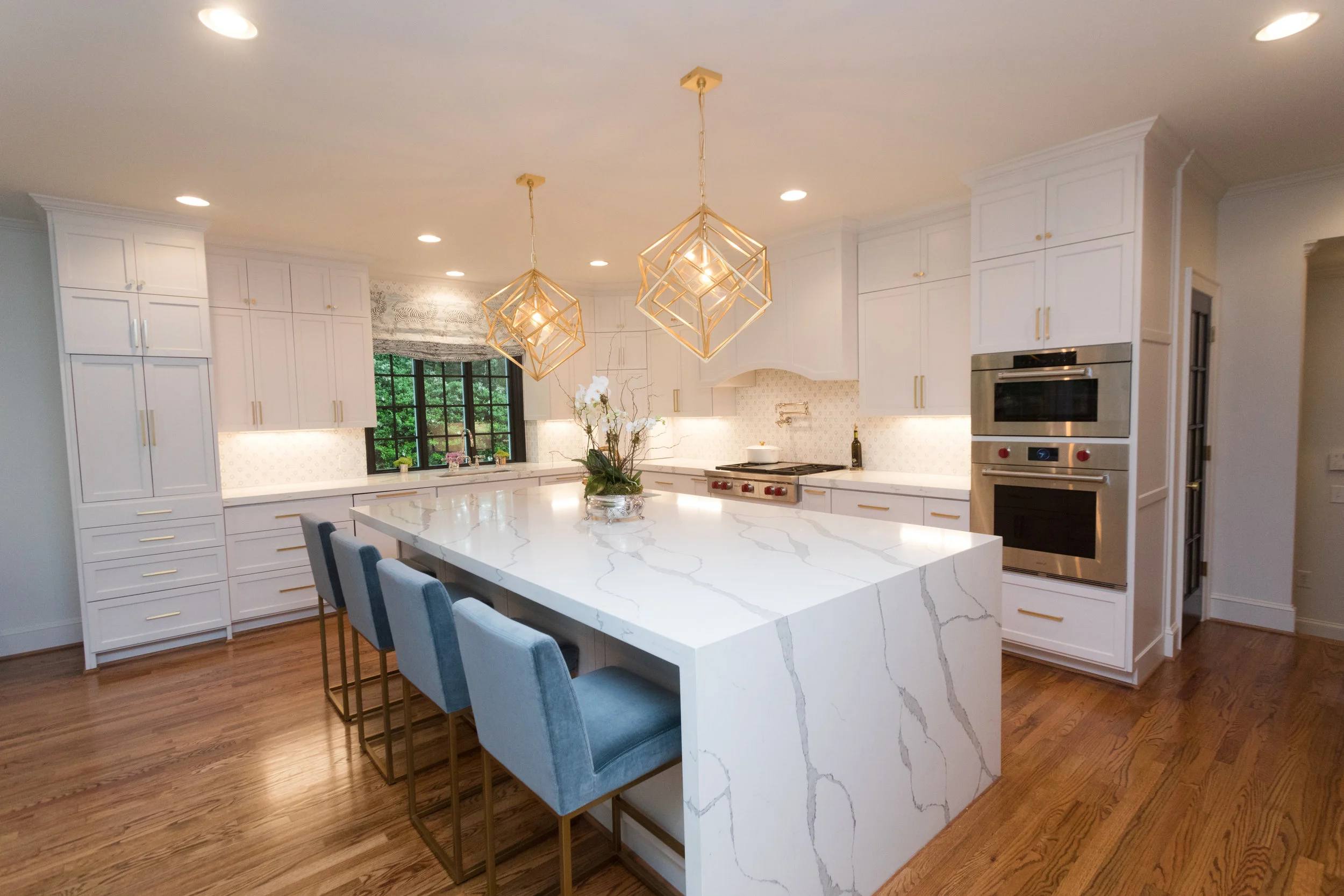 Stone Hollow A Spacious Kitchen Design Designed For Downtown