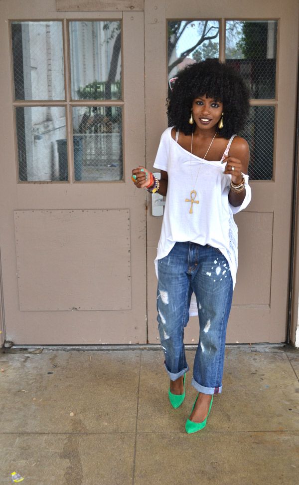 I love a high/low hemline, so when I saw this, I swooned! This boho-chic look is not hard to pull together - grab an oversized white tee with an interested hemline, some oversized boyfriend jeans, attention-grabbing pumps and jewelry and you're ready to go! This look is great for date night or a concert.