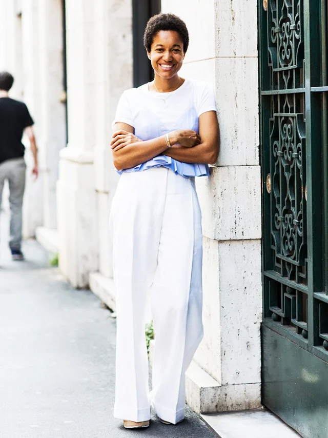 I love everything about this wonderful take on the classic white tee. I love the all white look (hello, summer!), the unusual hemline of the shirt, and of course that blue ombre feature!
