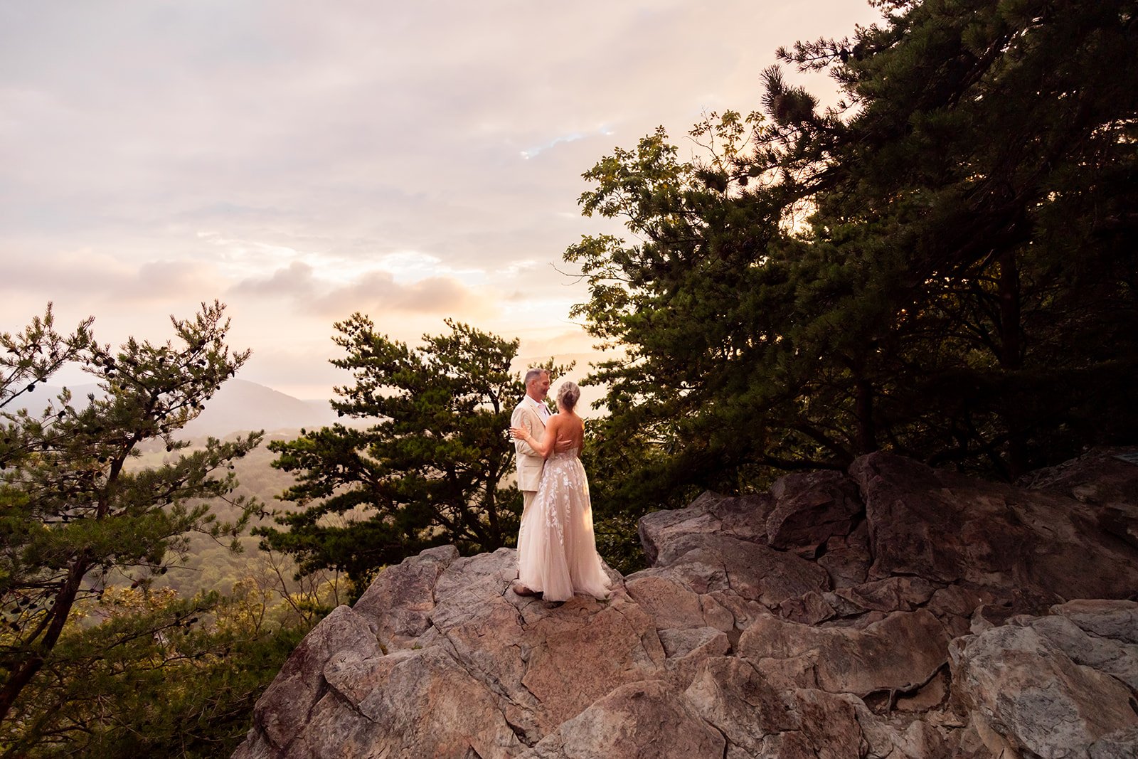 WEVERTONCLIFFS-ELOPE-JJD-372_websize(1).jpg