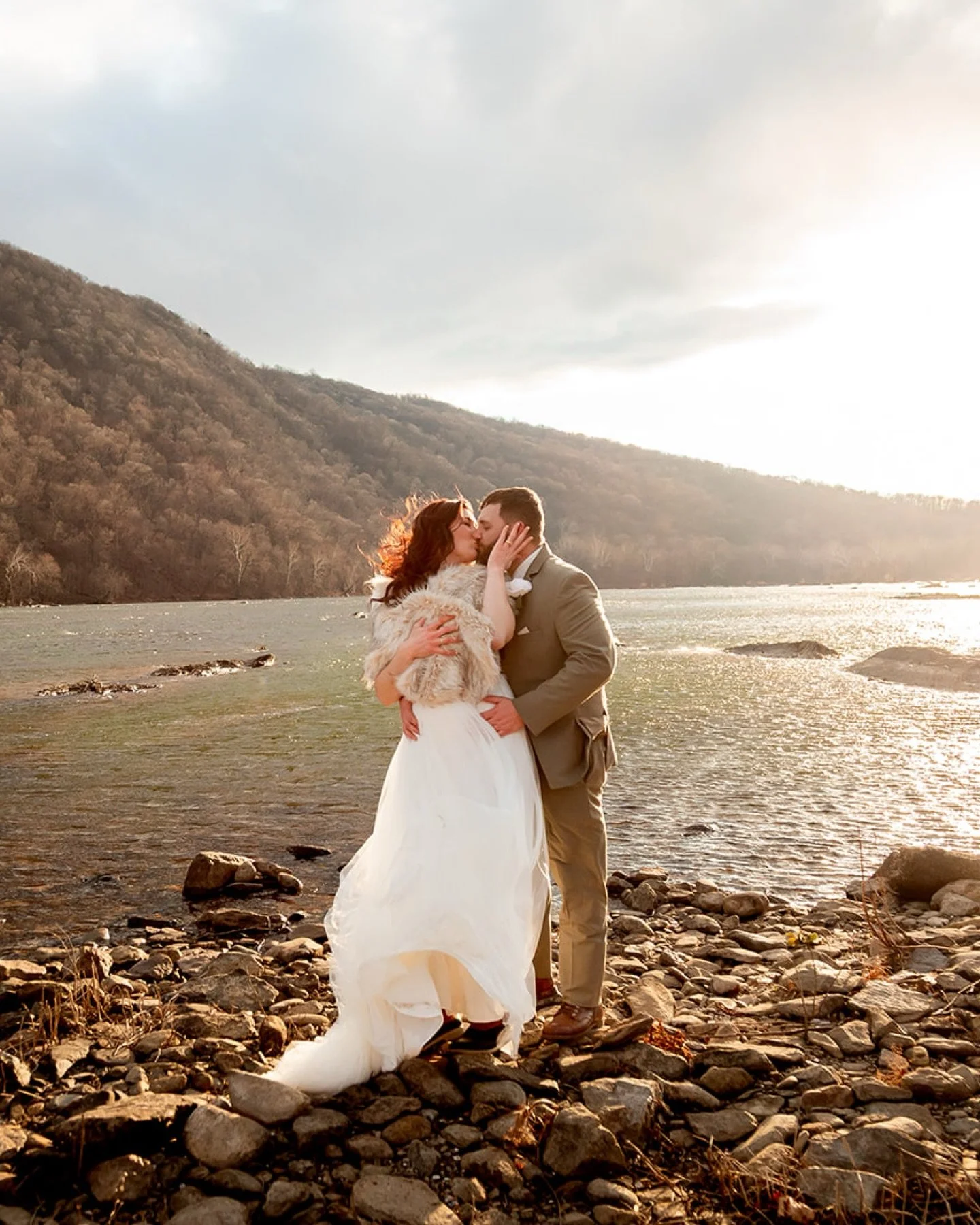 3 snow squalls hit us during this elopement. 3! An adventure for sure in Harper&rsquo;s Ferry ❄️💍 We loved spending the day exploring with these 2 and even headed back to the lake for family photos, dinner and cake at their beautiful Airbnb. What an
