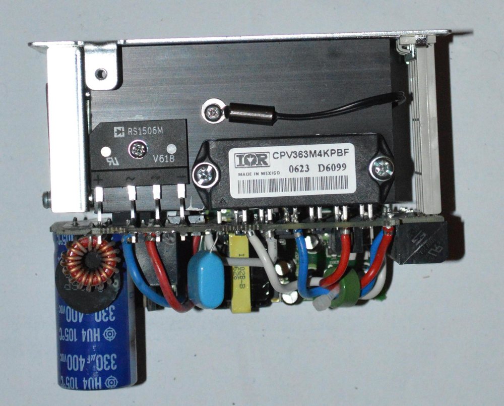  Viewed from a different angle, the attachment of the power modules to the heat-sink is visible. The wire attaced to the heat sink just above the modules is a temperature sensor. 
