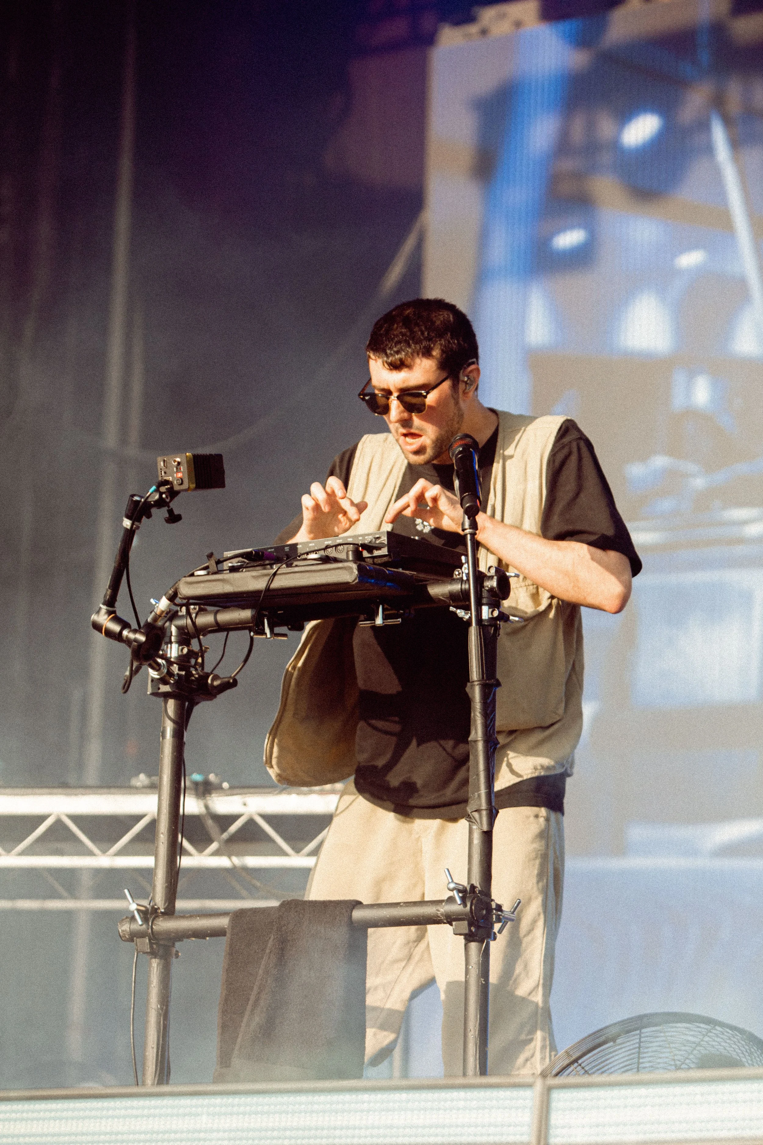 Fred again.. ANNOUNCES SURPRISE AUS ARENA TOUR STARTING NEXT WEEK