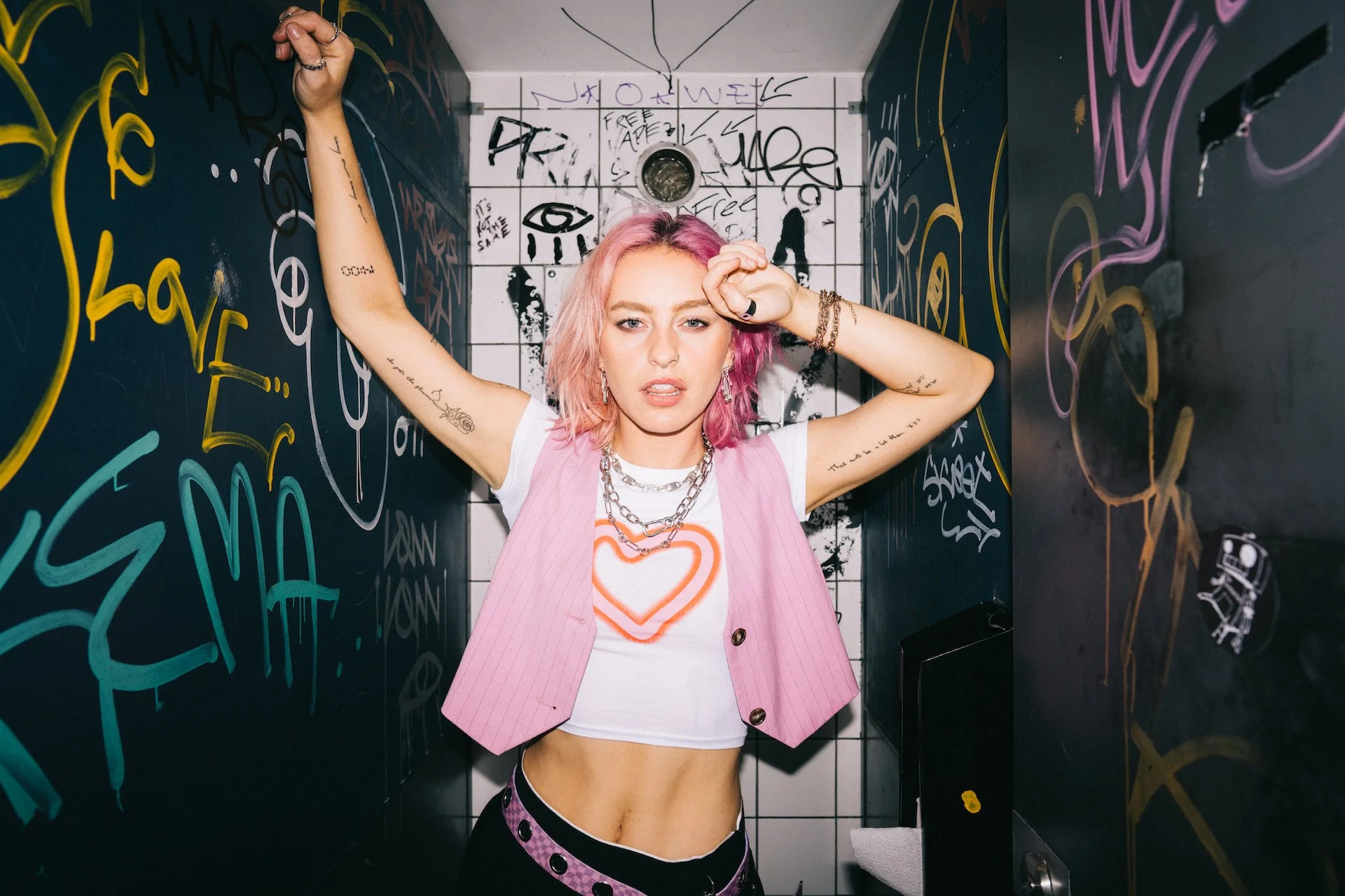 UK artist Beth McCarthy announces IDK How To Talk To Aussie Girls Tour
