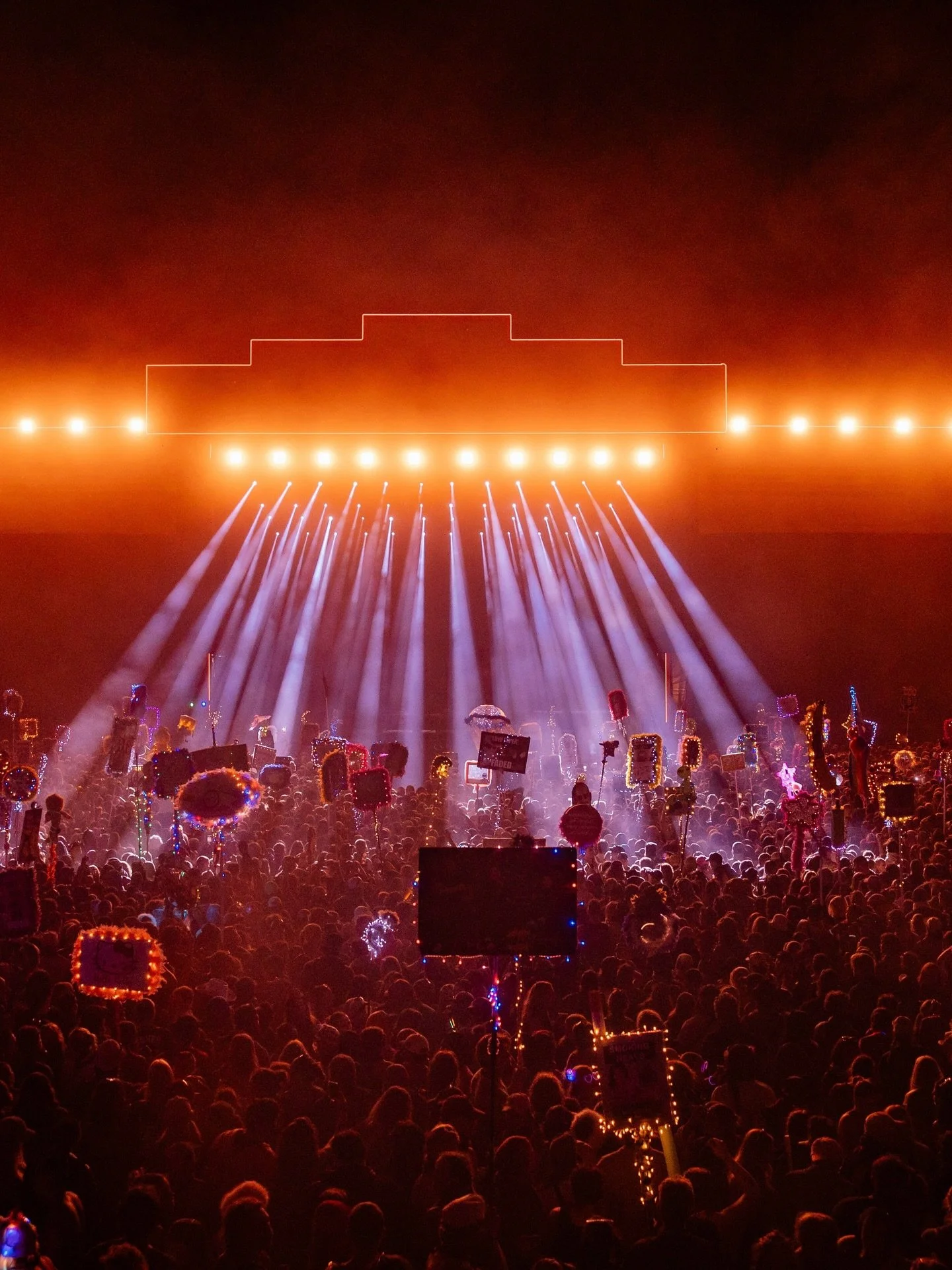 @beyondthevalleyfest set times! 

📷  @ashleacaygill