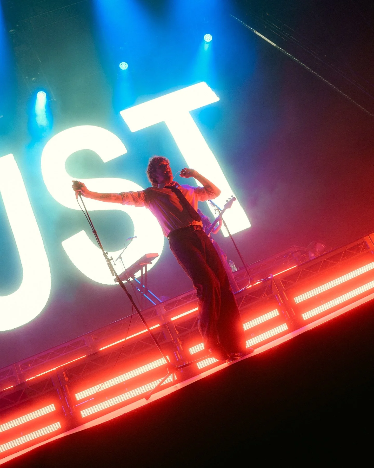 📷 @jeanngooi shoots @spacey_jane at @johncainarena 

@lilmallrat @lipbombs 

Fill gallery up on the site.