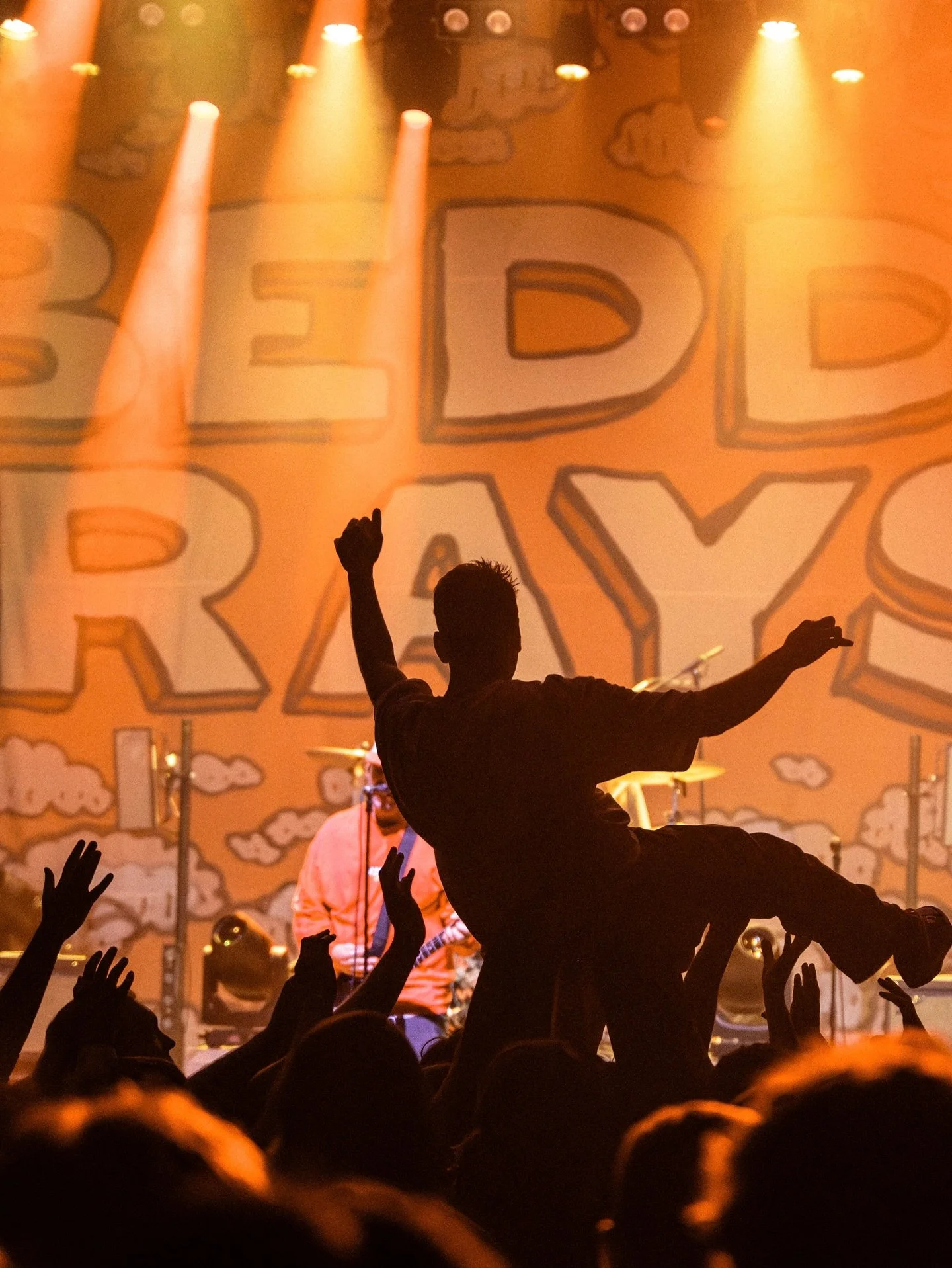 @plentyofhoney.festival lineup 🍯🐝

Comment &ldquo;Tickets&rdquo; and we&rsquo;ll send you all the details or click the link in our bio.  #australianmusicscene 🇦🇺🎟️ 

📷 @ash_jms