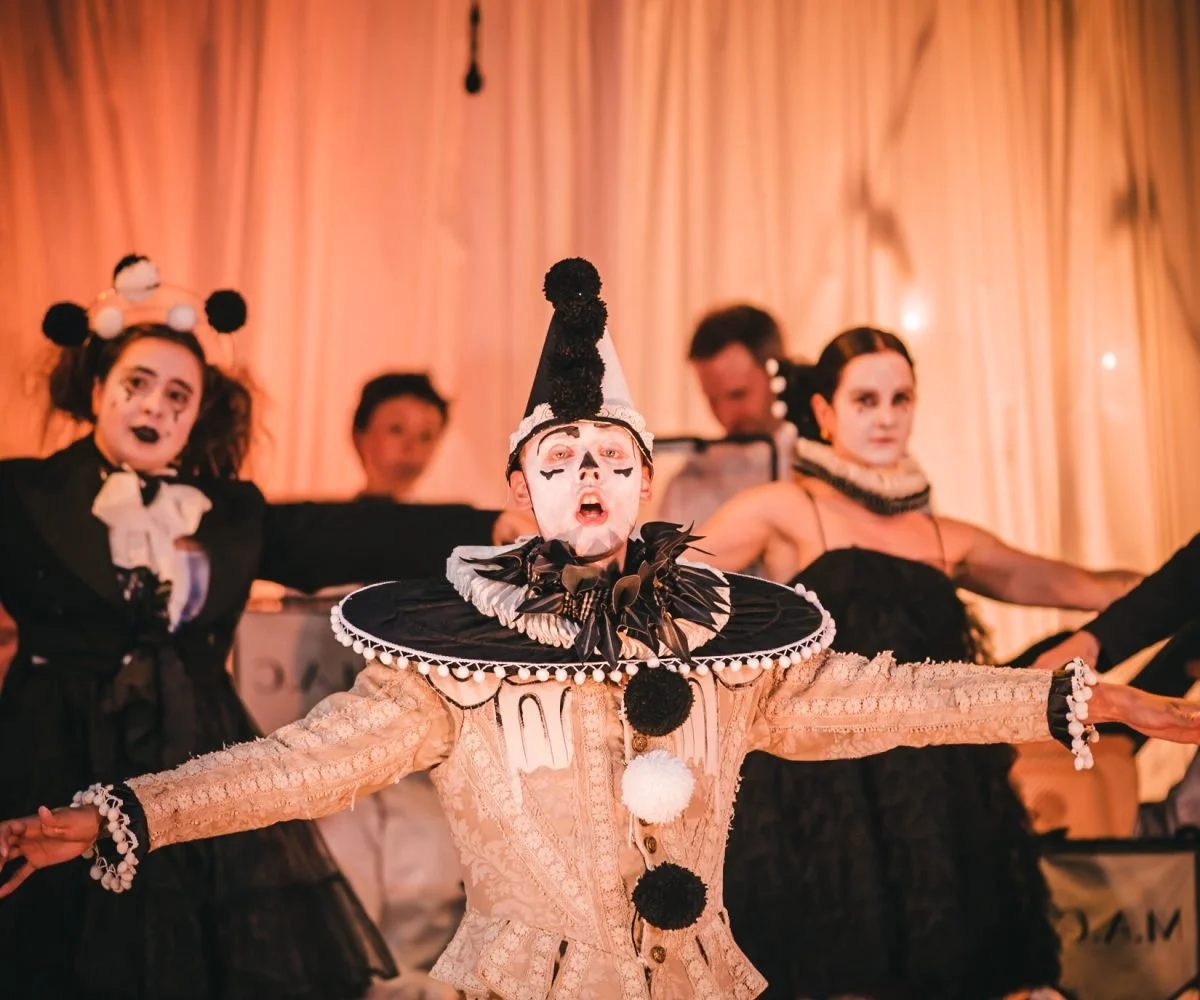 Scene from Charpentier’s La Descente d’Orphée aux enfers with Vache Baroque, featuring performers in stylised costume and makeup.