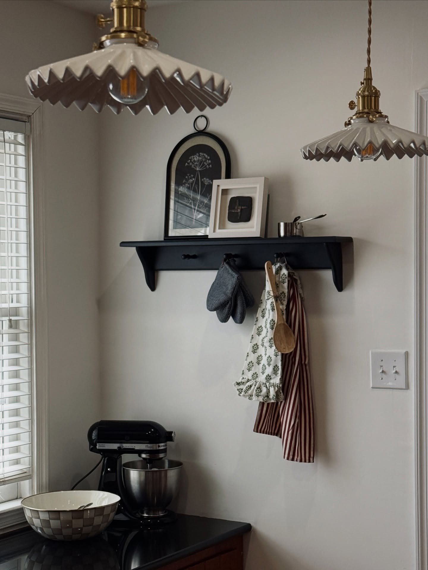 My last project of 2025. Only took me a full year after thrifting this shelf to paint, install, and decorate it. 👏🏽