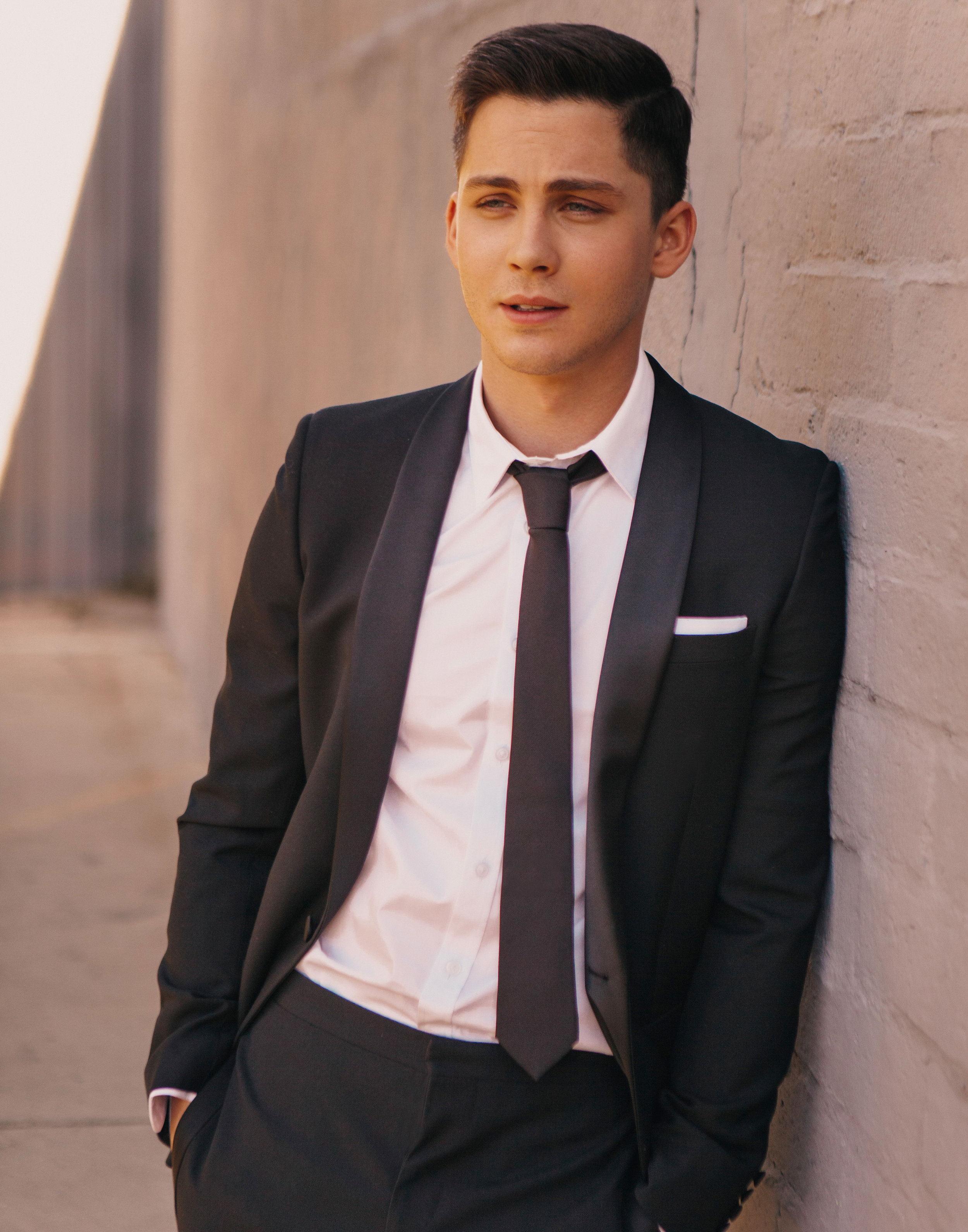  Logan Lerman 