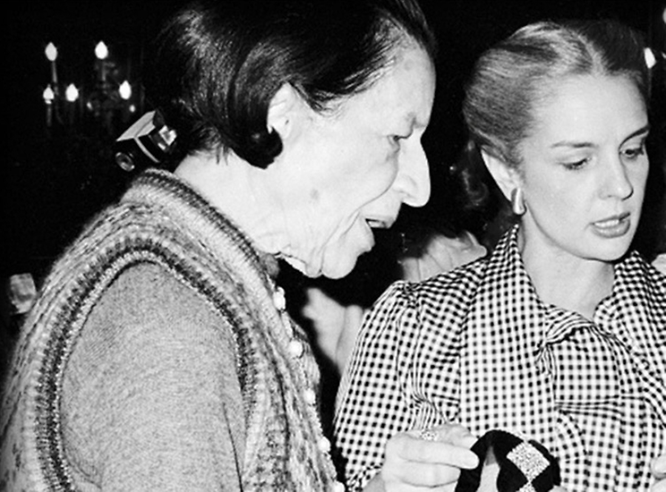 Carolina with Diana Vreeland at the Metropolitan Club in New York, 1981
