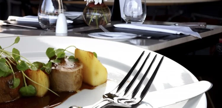 Good Habits: The Case For Dining Alone