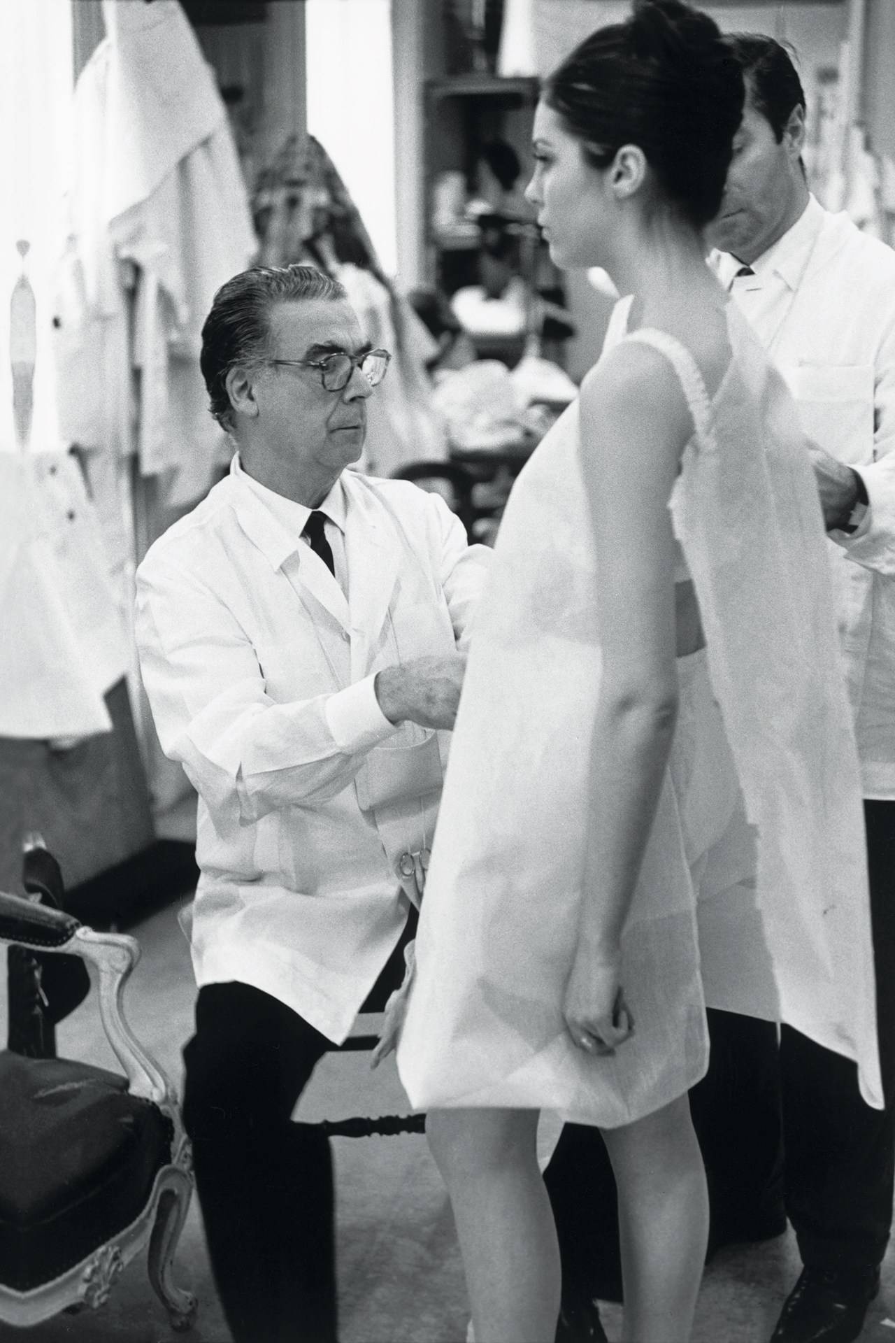 Shaping Fashion: V&A Hosts Balenciaga Exhibition — Carmen Busquets