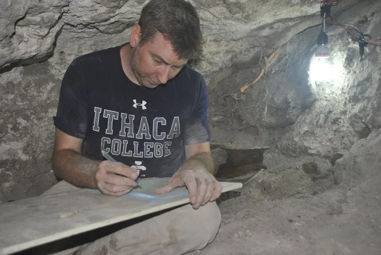 Tom Garrison working in the field / Photo: Proyecto Arqueologico El Zotz.