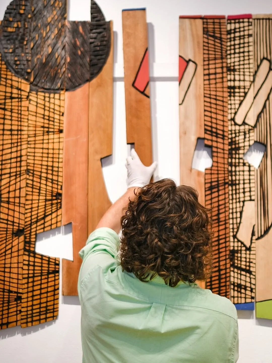 The Ghanian artist @elanatsui.art is having a moment in London with his work being featured in 3 major exhibitions across the capital at @octobergallerylondon&nbsp;@goodman_gallery&nbsp;and @tate.

The October Gallery and Goodman Gallery are hosting 