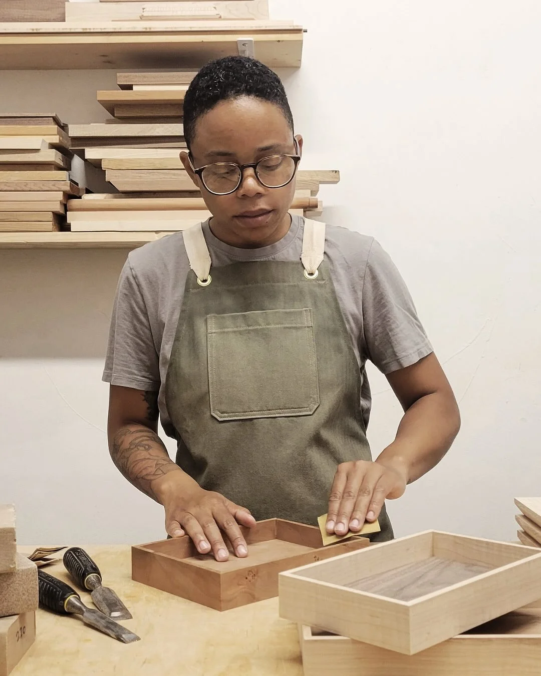 Dominique Tutwiler, founder of @oaksmithfurniture is a @buildanest Guild member and one of the designers &amp; makers included in Nest&rsquo;s Favorite Finds marketplace. 

Oaksmith Furniture was founded in 2017 to make handcrafted, custom furniture 