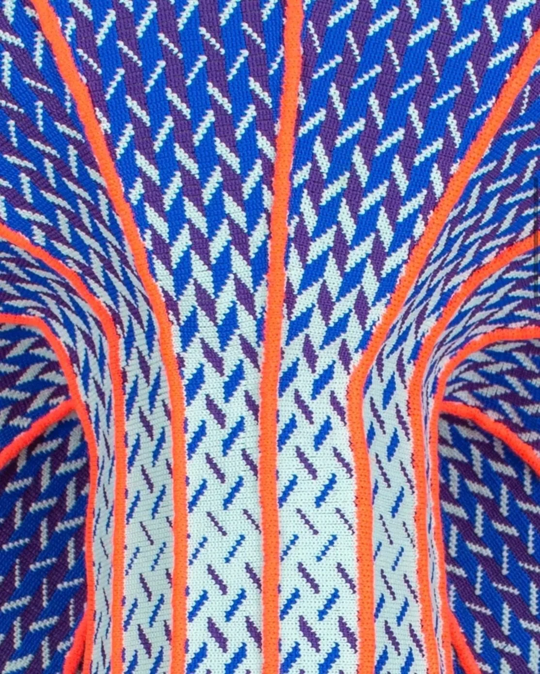 The French designer @gaspard.fleury.dugy has developed a striking approach to textiles that is shaped by industrial knitting machines, digital technology and handcraft techniques though which he expertly turns yarn into 3-dimensional volume, structur