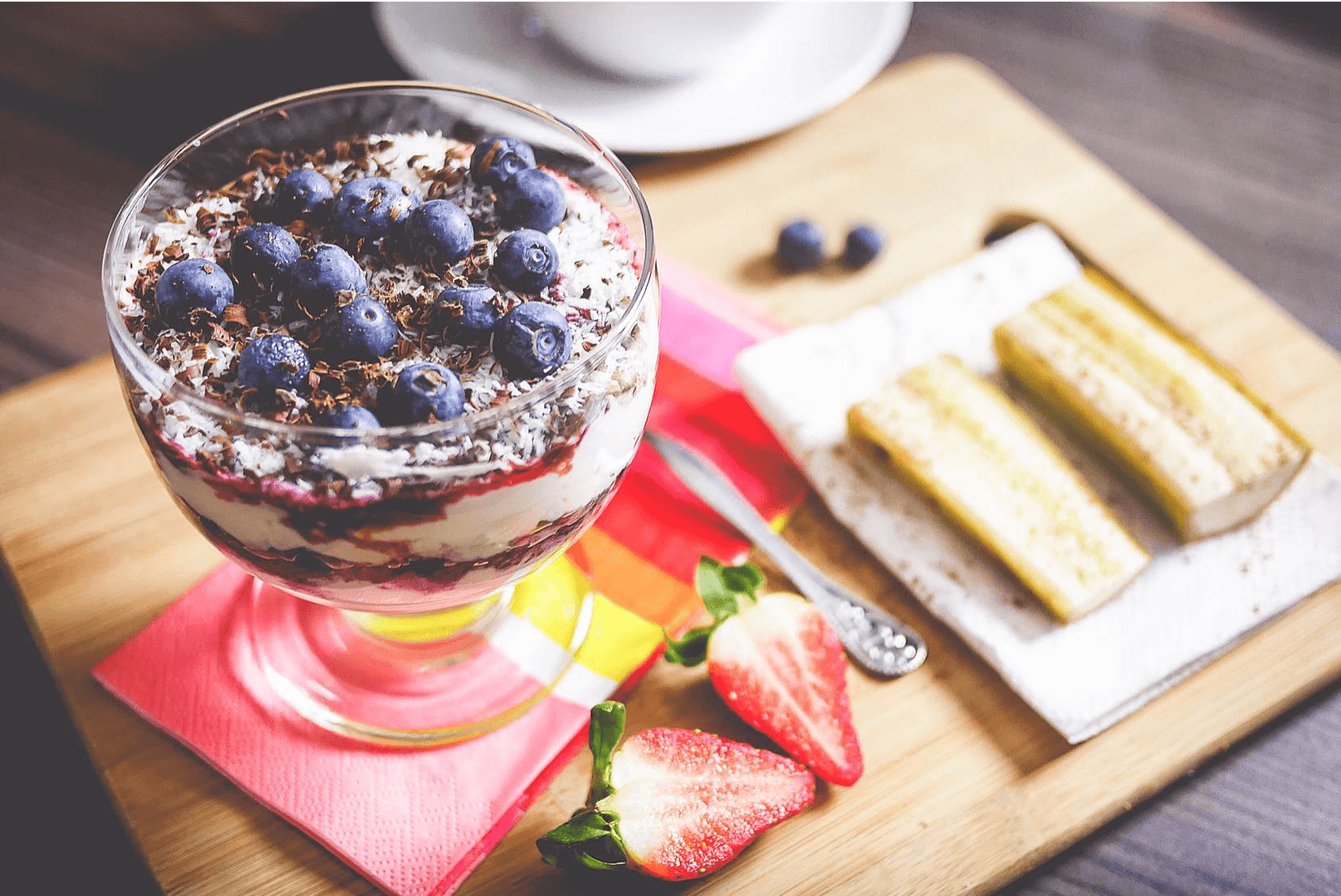 healthy low sugar snack yogurt fruit