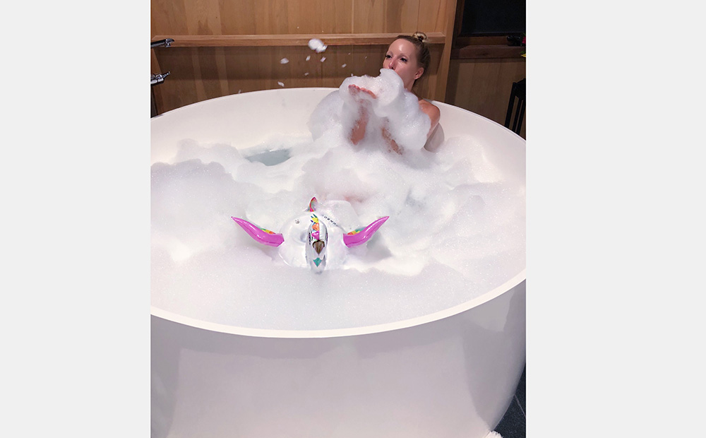 Things to do valentines day romantic Giant bubble bath for 2 Conrad Nui Bora Bora