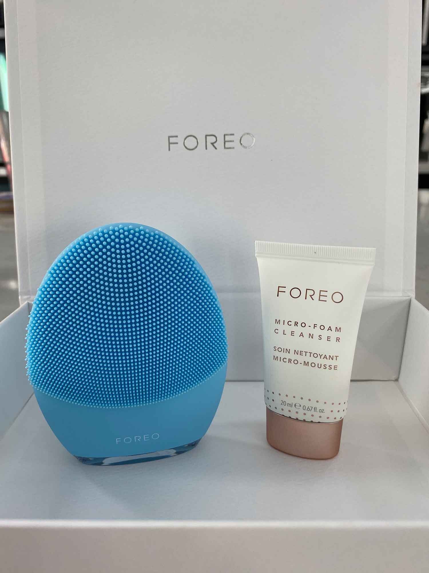 adult acne fighting Foreo blue luna 3 micro foam cleanser cruelty free skincare