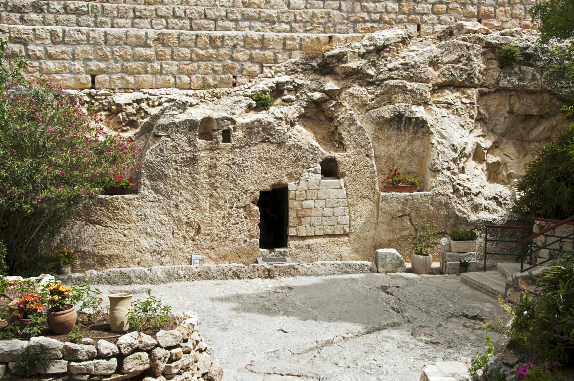     THERE’S HELP AT THE EMPTY TOMB      &nbsp;&nbsp;&nbsp;&nbsp;&nbsp;&nbsp;&nbsp;&nbsp;&nbsp;&nbsp;&nbsp; 
