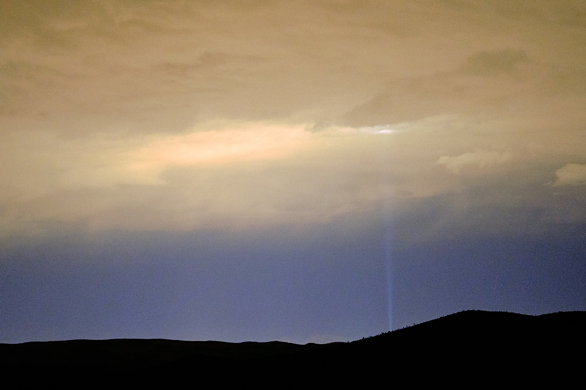 Terrible light pollution from Vegas. The beam of light is from the Luxor and is the brightest light in the world. For the past several years it has only run at half power due to it costing $20/hour to run. | Las Vegas, NV 10/7/18 