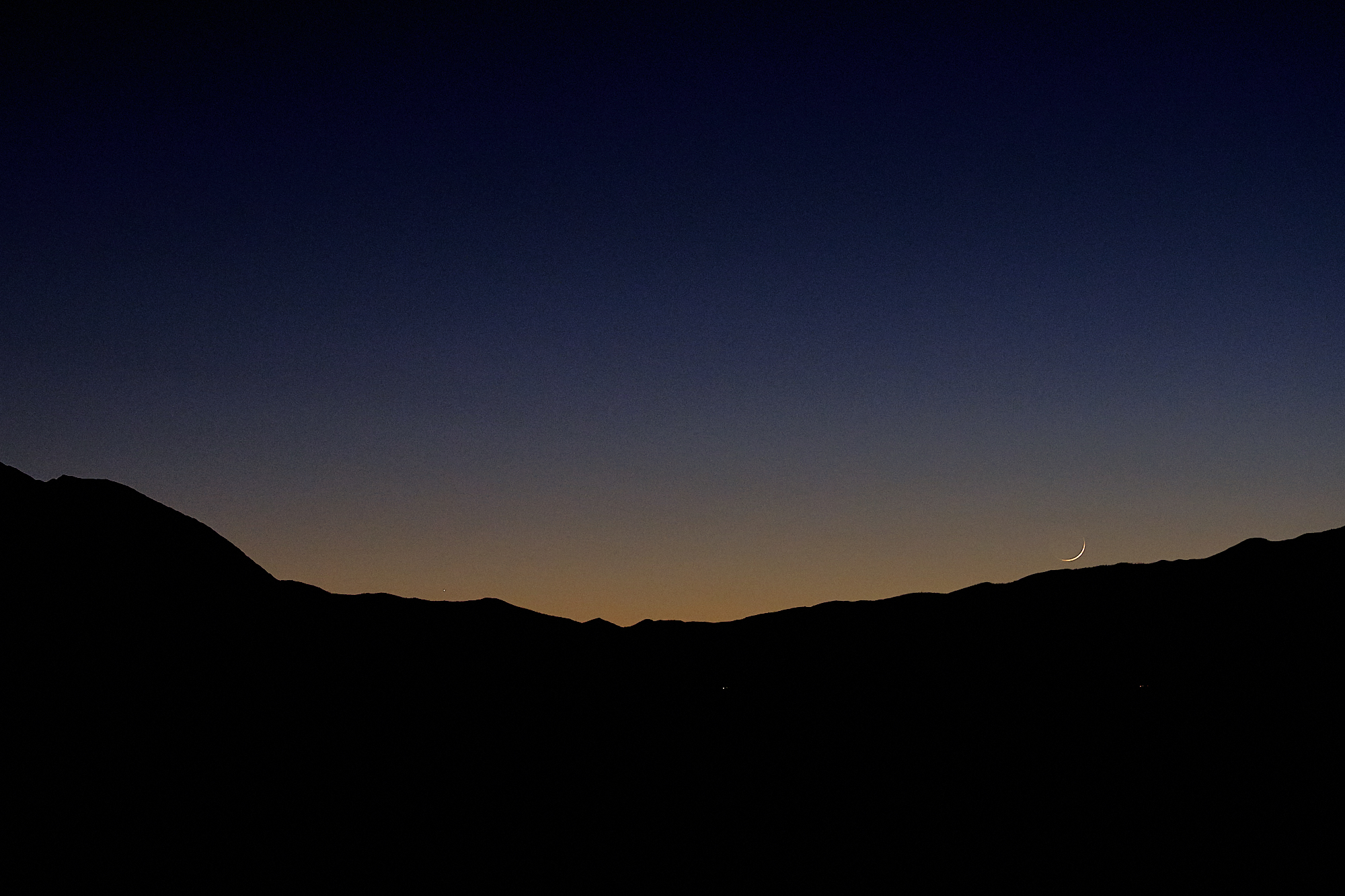  One of the faintest slivers of moon I have ever seen just moments away from dipping below the horizon. | Mt. Charelston, NV 11/8/18 