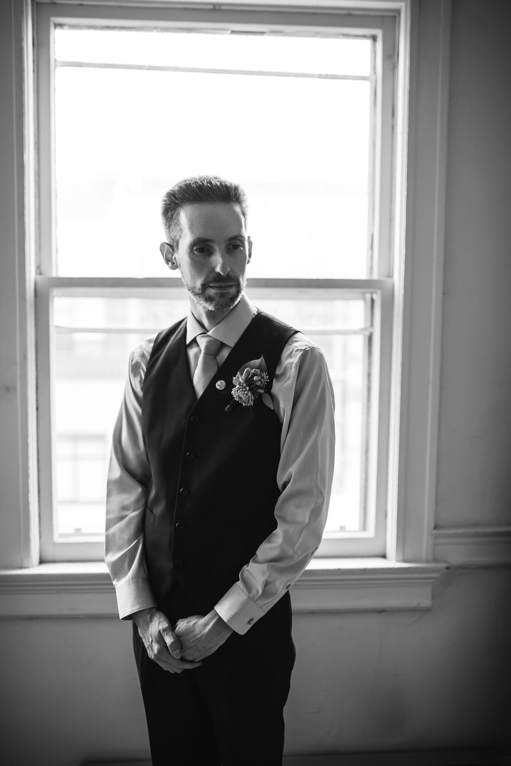 After some inspiration for a simple wedding? Come browse the blog of this minimalistic wedding for Meghan + Sam and The Baker Building in Portland Oregon, photographed by Betty Boyce