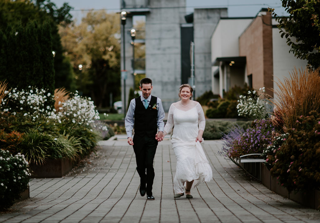 After some inspiration for a simple wedding? Come browse the blog of this minimalistic wedding for Meghan + Sam and The Baker Building in Portland Oregon, photographed by Betty Boyce