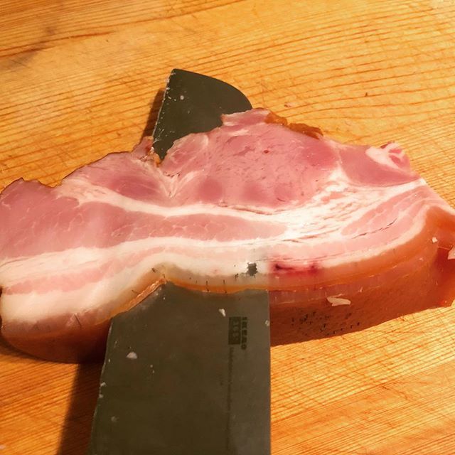 Slicing bacon in Budapest. #breakfast #Budapest #travel #freshfood #bacon