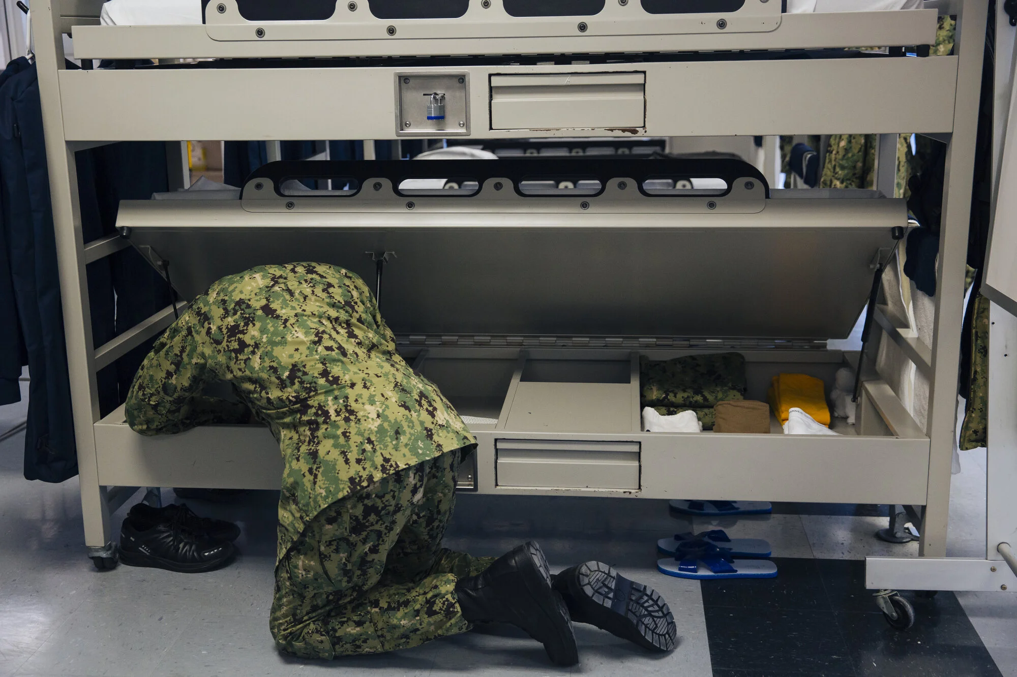  A recruit organizes his bunk at Naval Station Great Lakes on Wednesday Feb. 12, 2020 in North Chicago, Ill. Every item must be folded a certain way and be placed in a particular position.CREDIT: Taylor Glascock for The Wall Street JournalCSBOOTCAMP 
