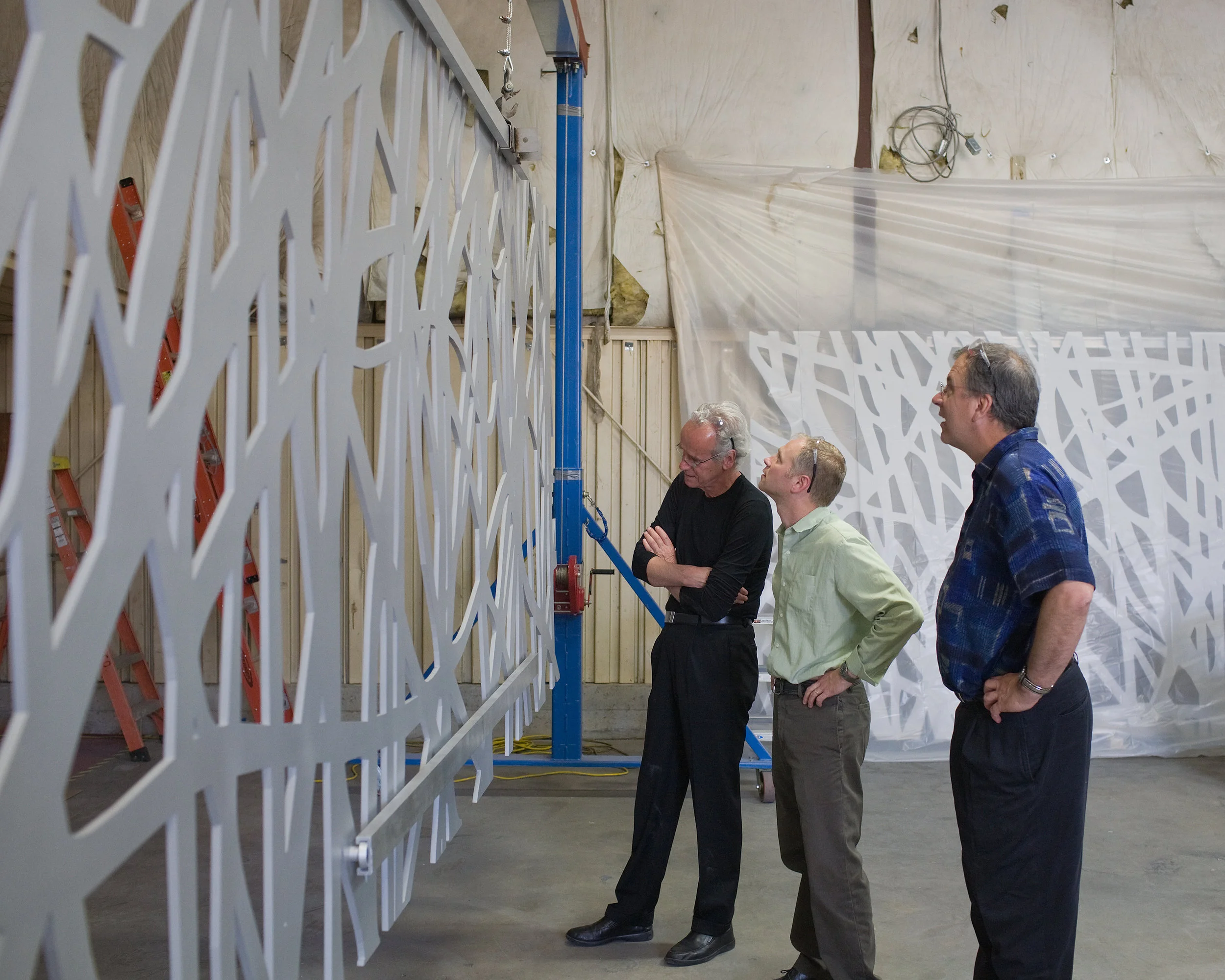 Artist Jan Hendrik inspects his Patio de las Jacarandas mock-up with Paul Martin & Bill Zahner