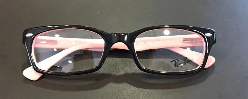 black-pink-rectangle-shaped-glasses-Raybans.jpg