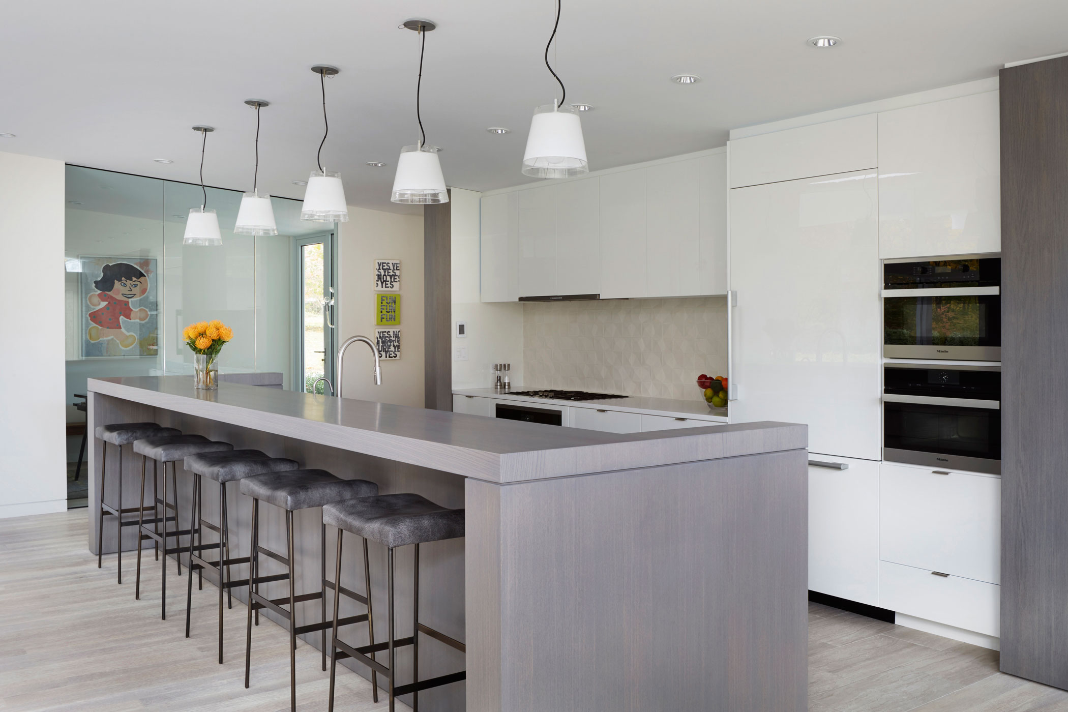 Kitchen Island - Mid-century Modern House