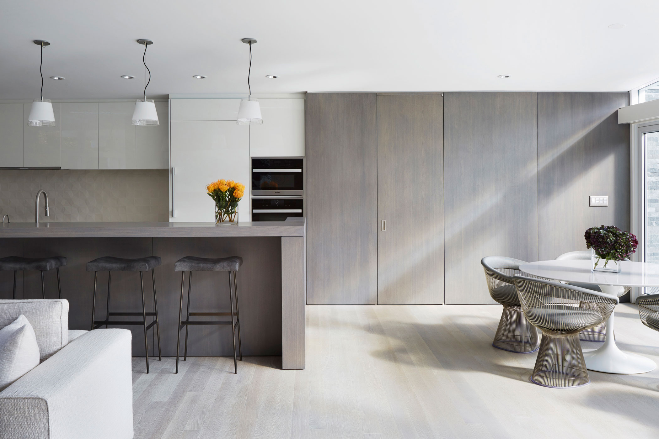 Kitchen - Mid-century Modern House