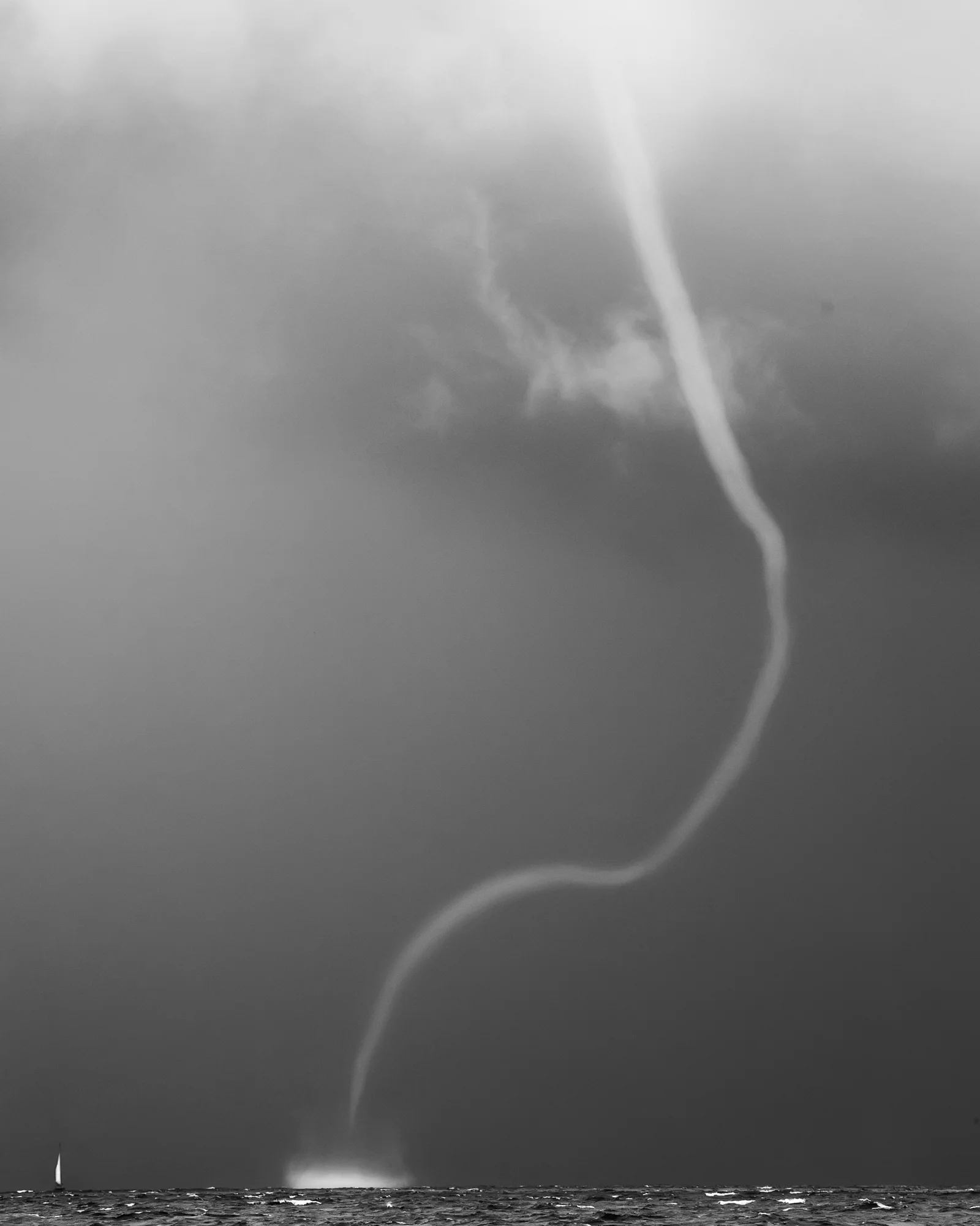 waterspout2.jpg