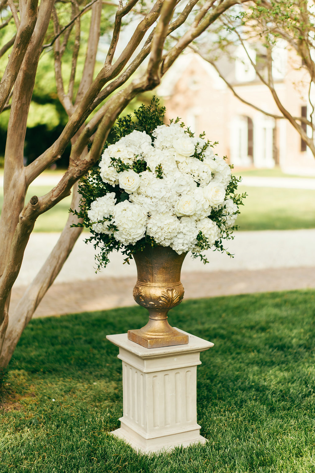  Atelier Ashley Flowers + Woodlawn + Pope Leighhey House + Anna Reynal Photography + DC Weddings + DC Florist + urn 