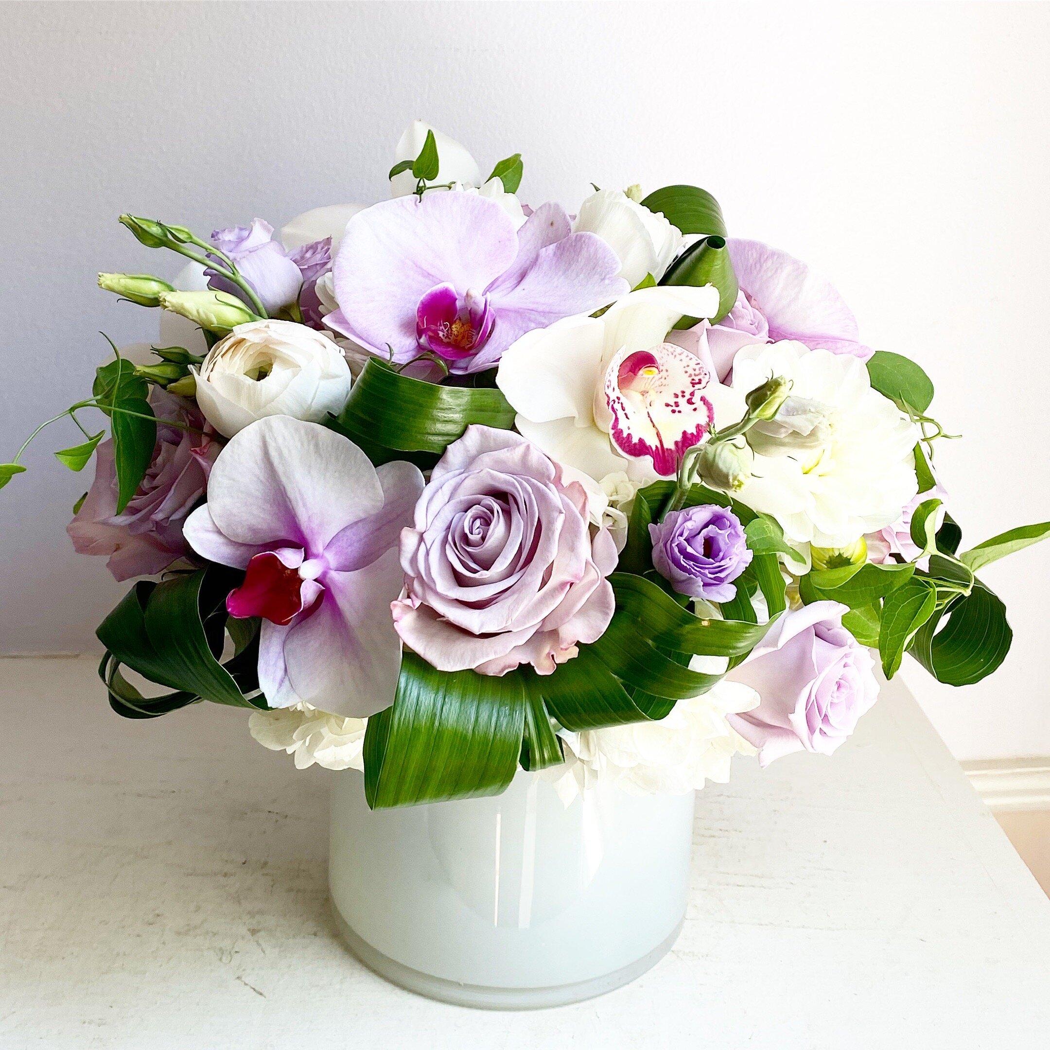 Lavender and White modern arrangement - Atelier Ashley Flowers