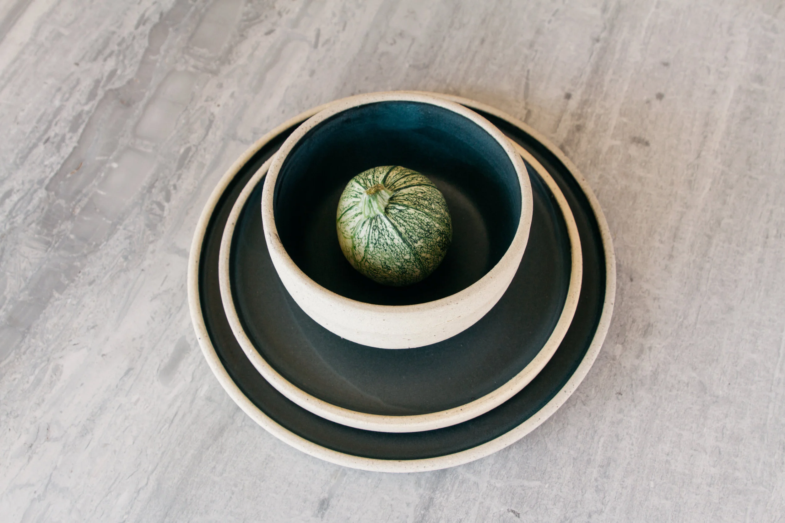 Juego de Platos Negro Crudo.