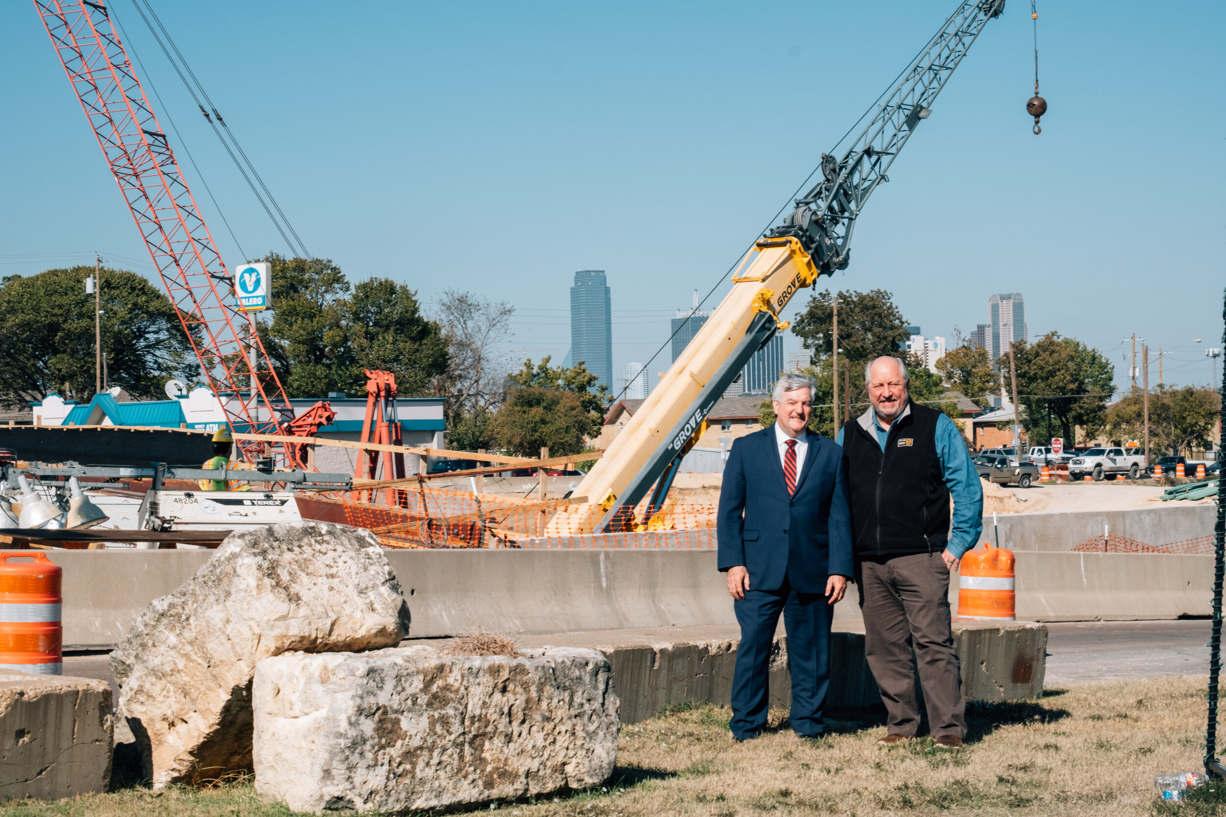 Mike Gruber (L) with Gregg Hudson (R), Dallas Zoo President and CEO.