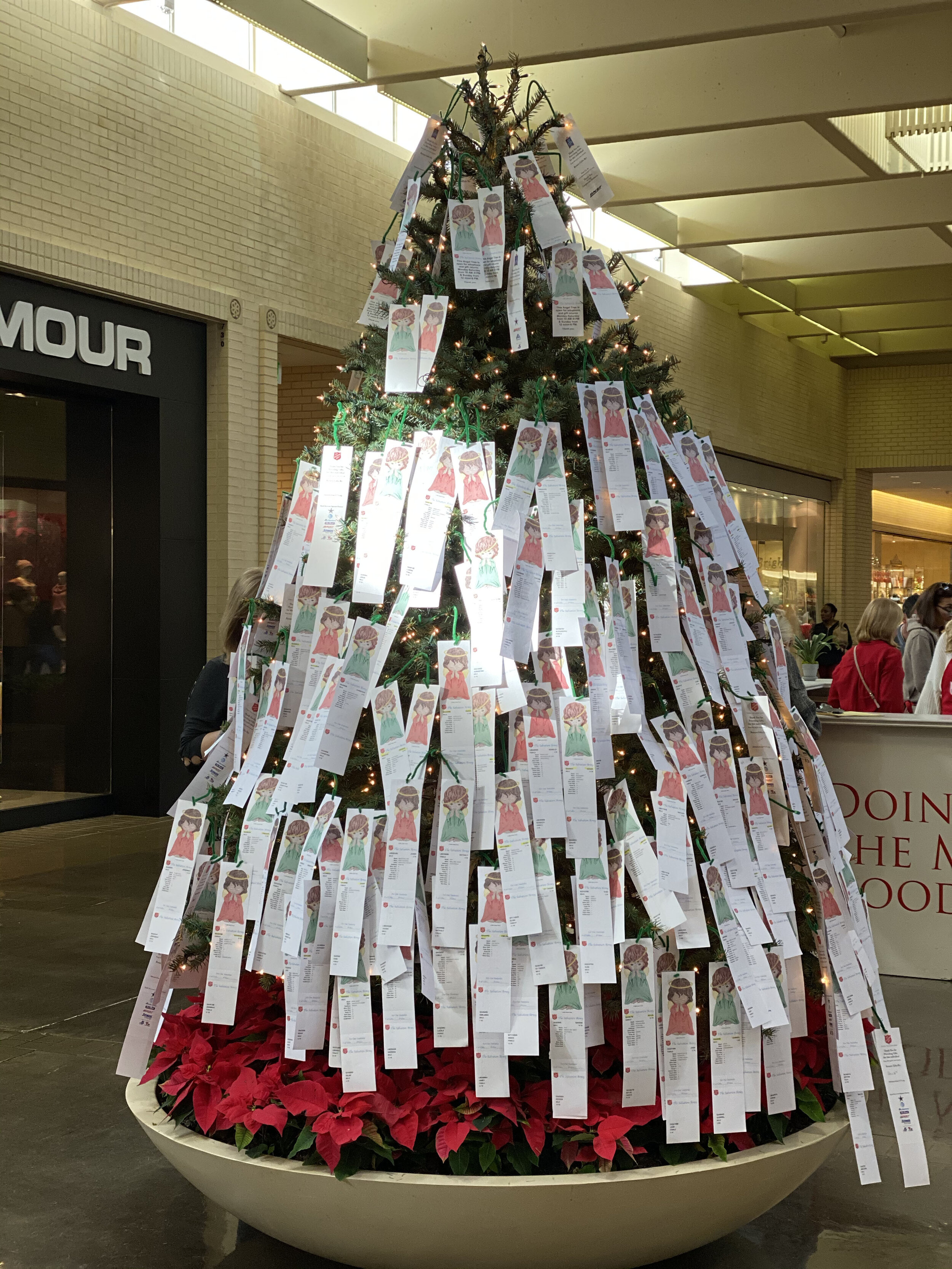  Due to the late timing of Thanksgiving this year, the Angel Tree at NorthPark still has 1,000 children that need to be adopted before the mall closes tonight, Friday, December 6. 