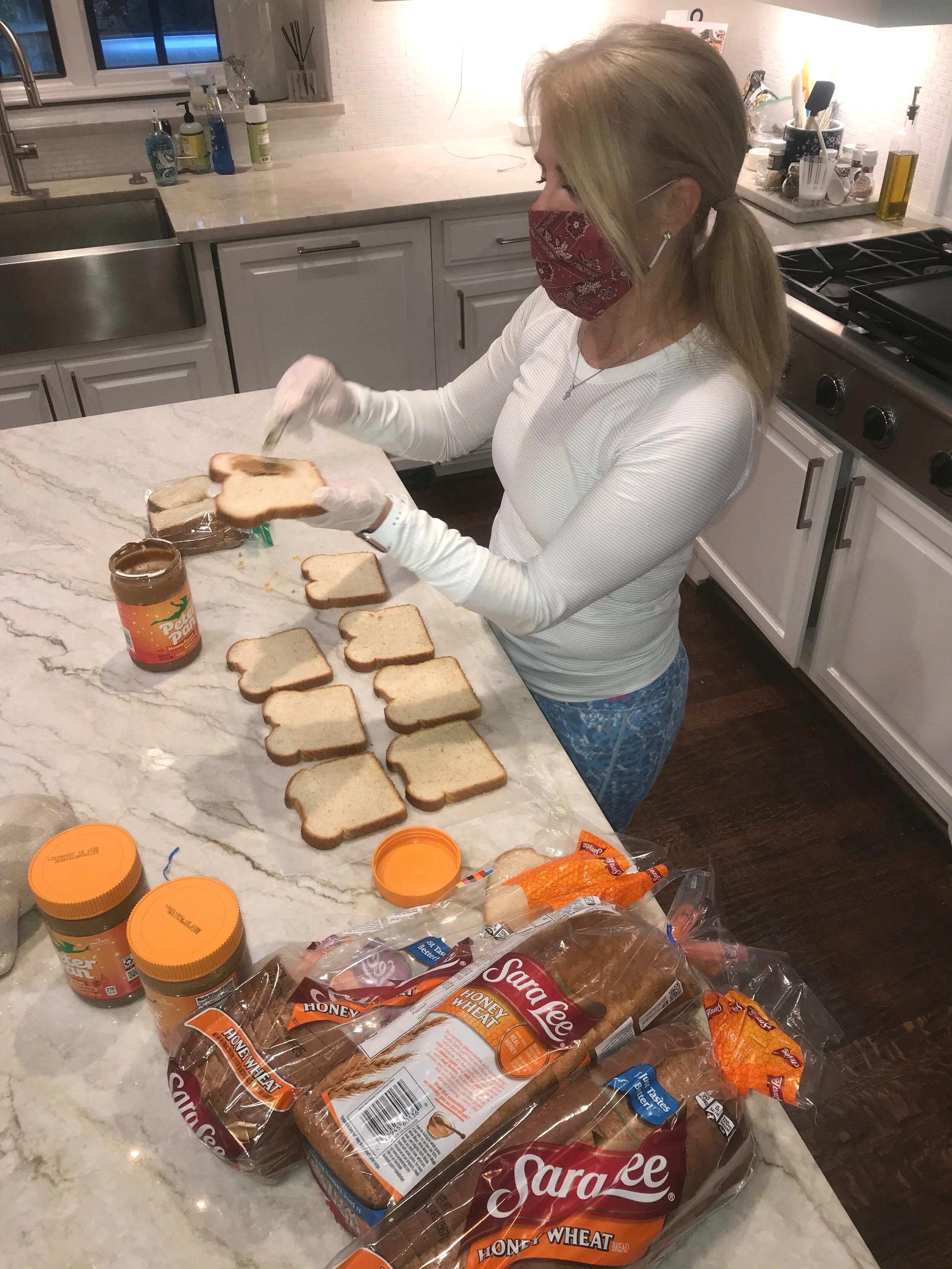 The YaYas Come Together to Feed the Homeless with The SoupMobile