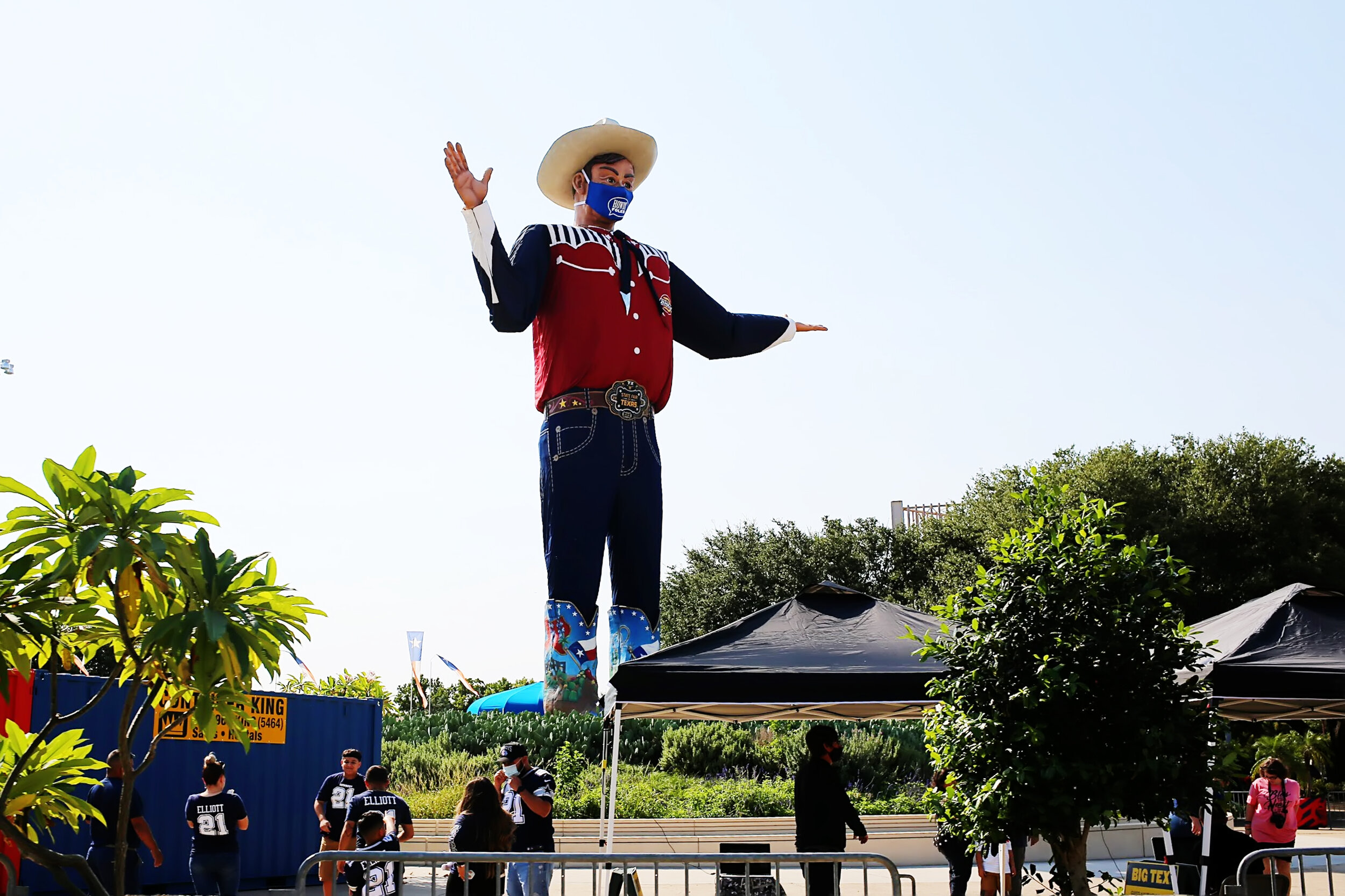 But the thrill of the day was getting to have a masked photo session with Big Tex.