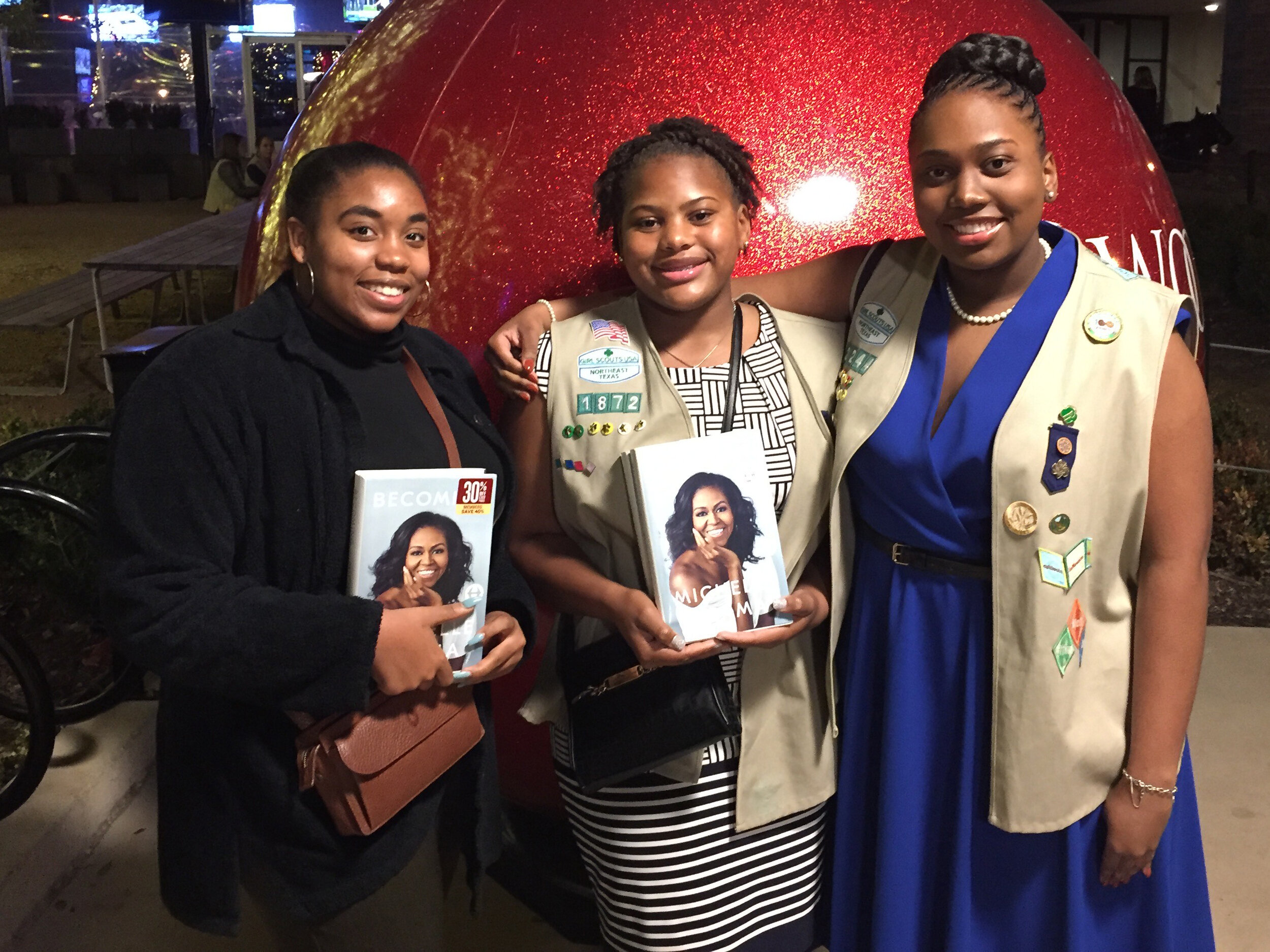 Kenedi (R) with fellow Girl Scouts at the 2018 book tour for Michelle Obama’s book, Becoming.