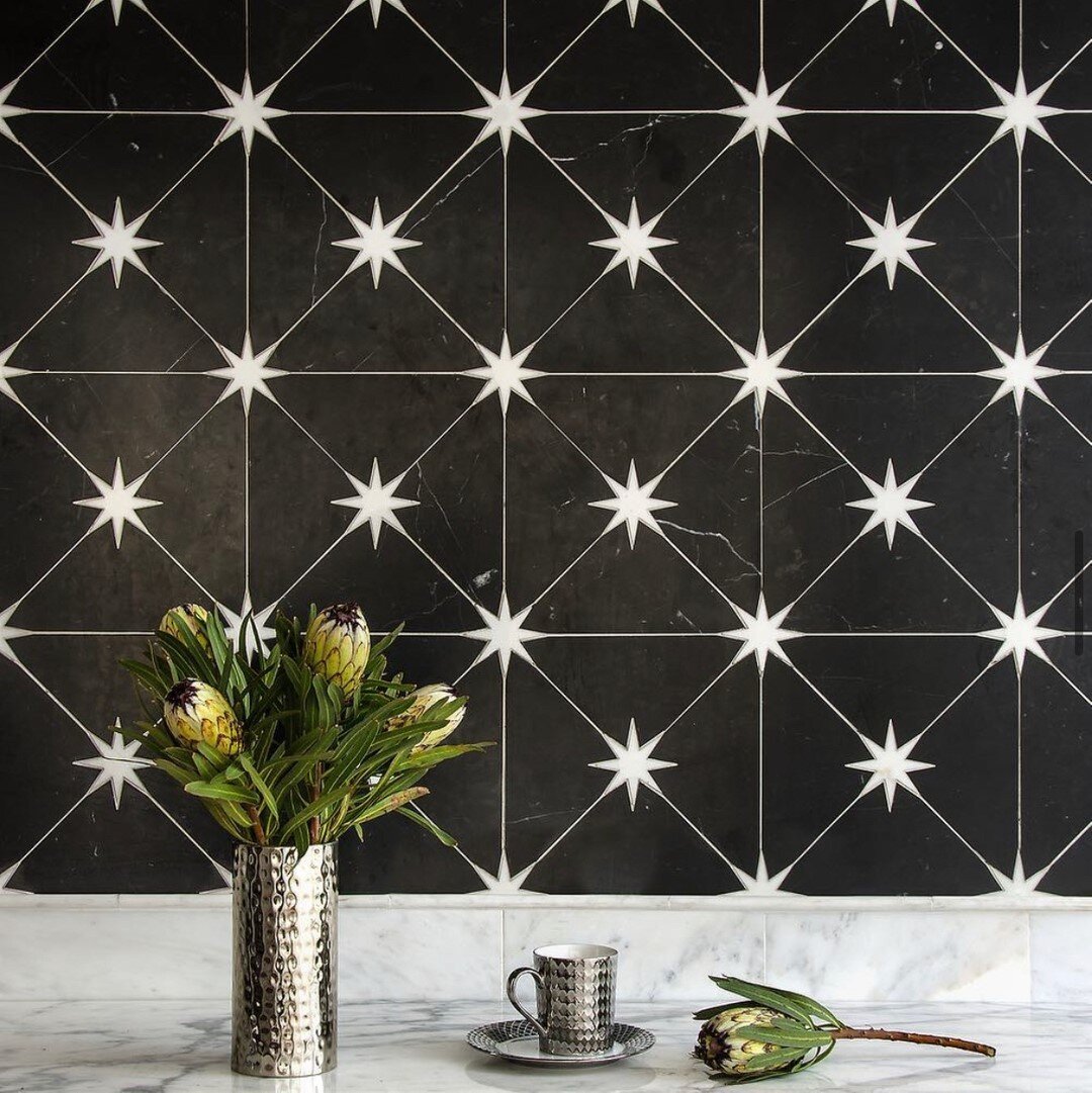 All the eyes on this Nero Marquina and Calacatta star tile ⭐️⠀⠀⠀⠀⠀⠀⠀⠀⠀
#famosatile