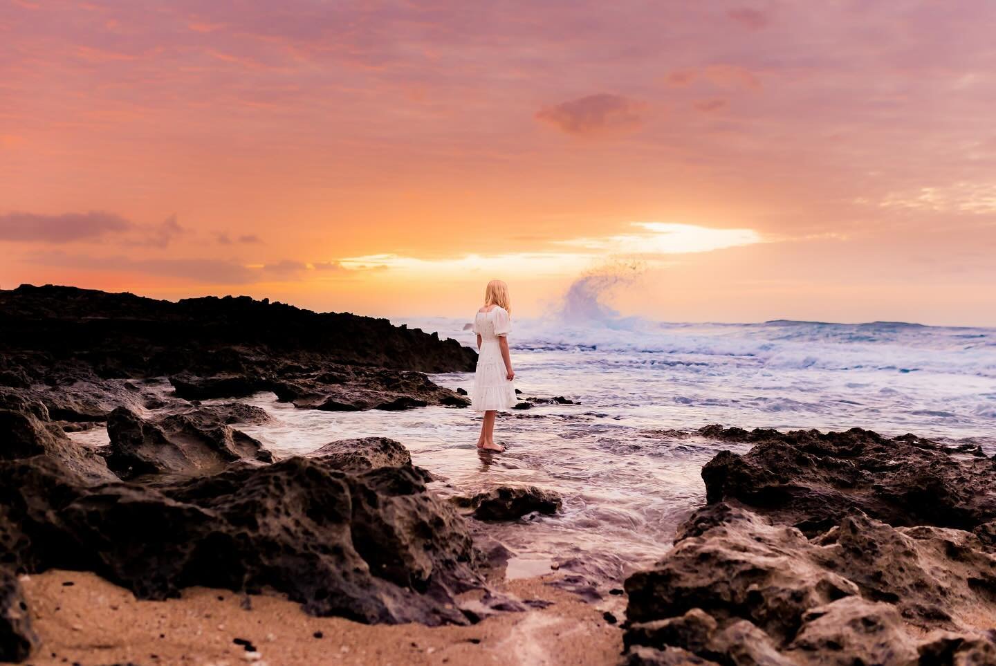 The ocean is a friend of mine 🌊 #moana #hawaii #oahuphotography #oahuphotographer #honolulu #hawaiiphotographer #honoluluphotographer #hawaiifamilyphotographer #oahuvacationphotographer #oahufamilyphotographer #marveloushawaii #honoluluphotographers