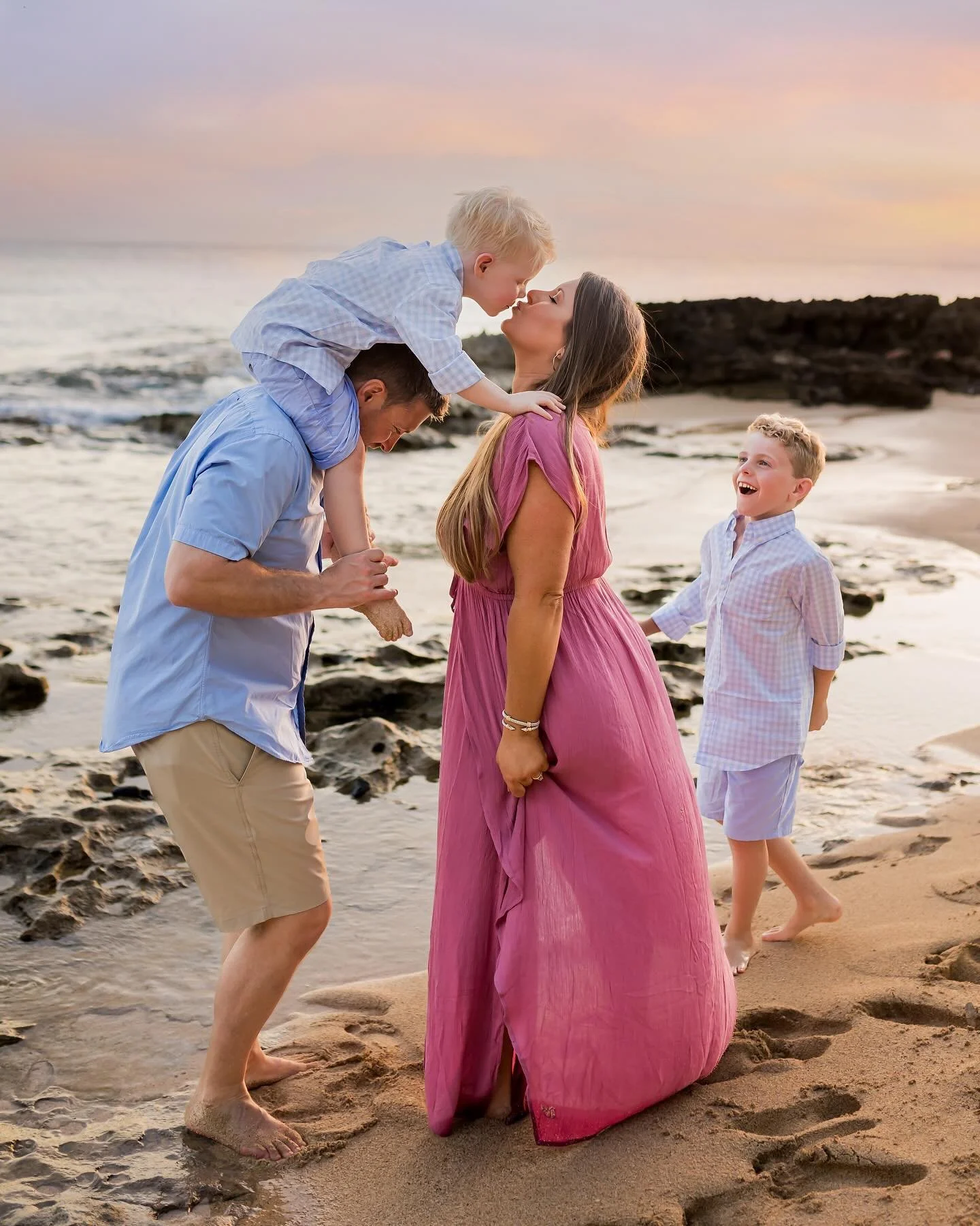 #oahuphotography #oahuphotographer #honolulu #hawaiiphotographer #honoluluphotographer #hawaiifamilyphotographer #oahuvacationphotographer #oahufamilyphotographer #marveloushawaii #honoluluphotographers #Waikikifamilyphotographer #honoluluphotographe