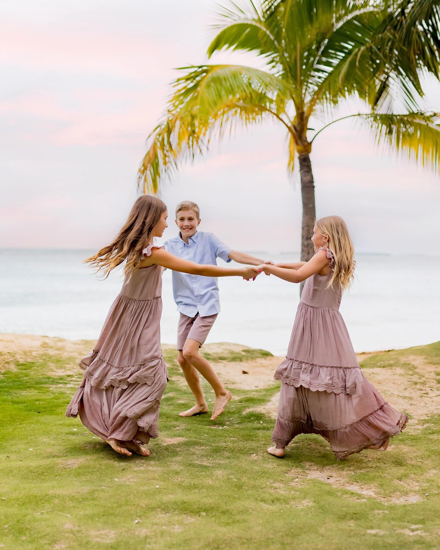 #oahuphotography #oahuphotographer #honolulu #hawaiiphotographer #honoluluphotographer #hawaiifamilyphotographer #oahuvacationphotographer #oahufamilyphotographer #marveloushawaii #honoluluphotographers #Waikikifamilyphotographer #honoluluphotographe