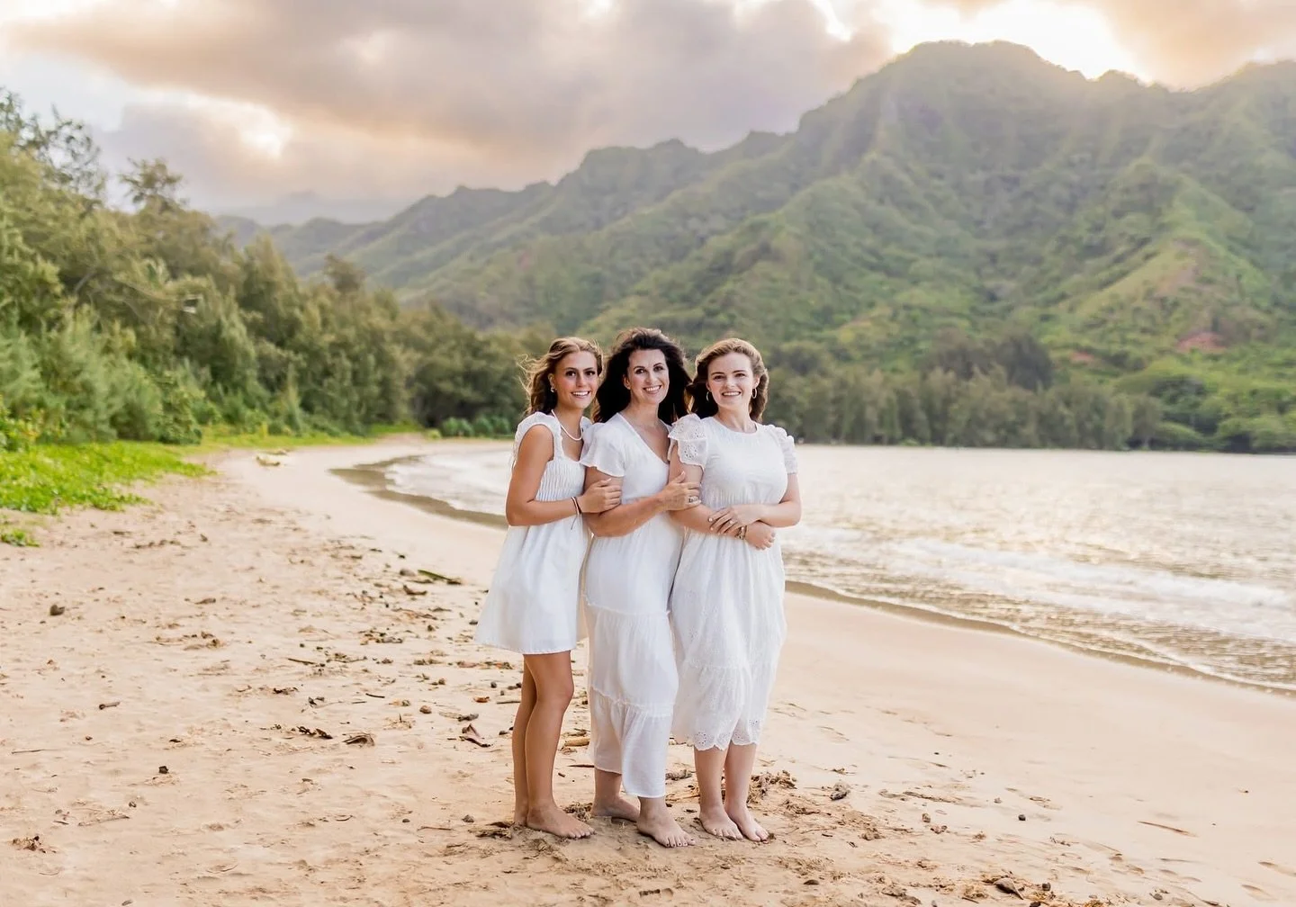 #oahuphotography #oahuphotographer #honolulu #hawaiiphotographer #honoluluphotographer #hawaiifamilyphotographer #oahuvacationphotographer #oahufamilyphotographer #honoluluphotographers #Waikikifamilyphotographer #honoluluphotographer #mauiphotograph