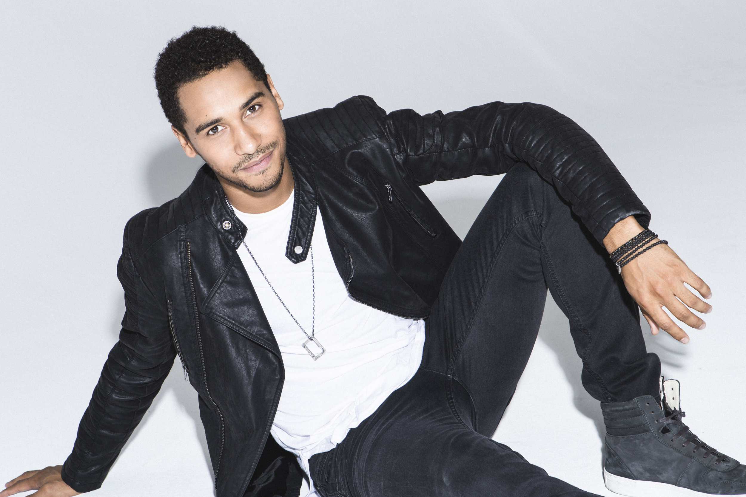 Elliot Knight_F_1050.jpg